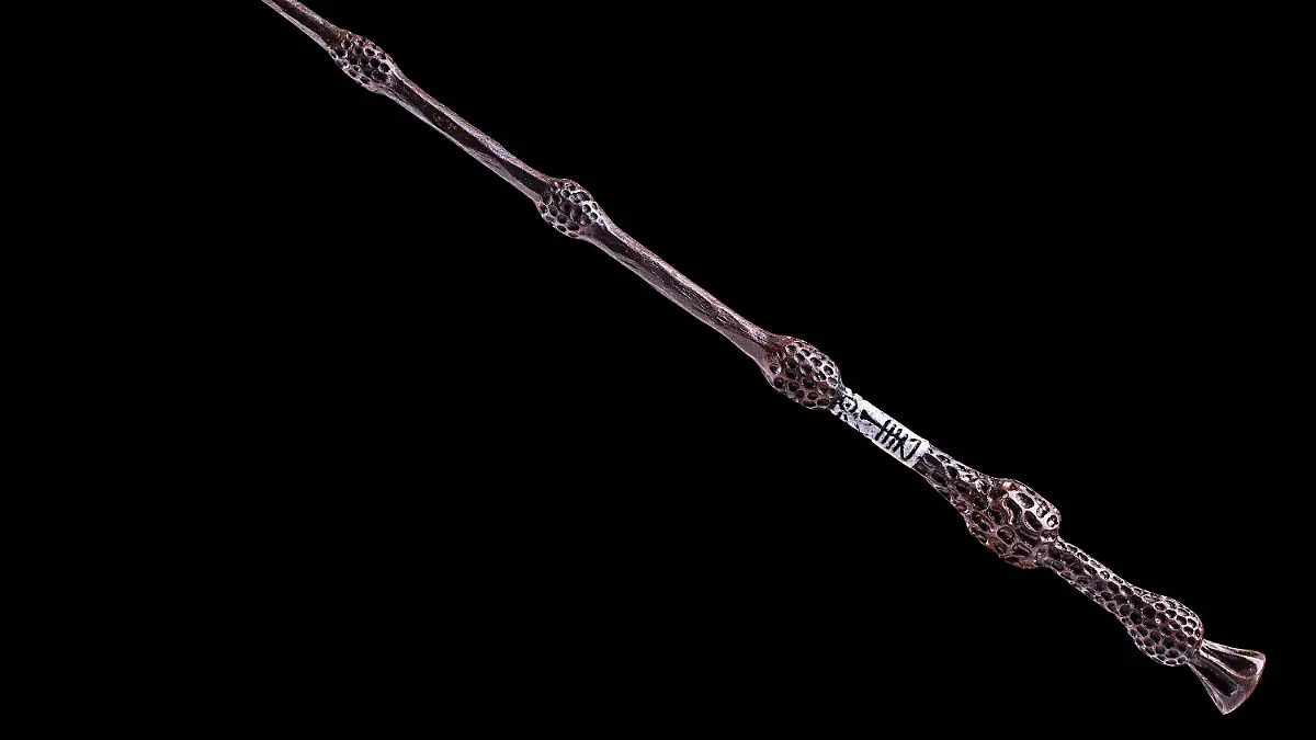 HANDOUT - 12.05.2020, Bayern, -: Der Zauberstab (Elderstab) von Albus Dumbledore aus Harry Potter. Der Zauberstab und andere Requisiten werden am 26.3.2021 unter dem Titel "Hollywood and the Universe" im Auktionshaus Hampel versteigert. Foto: -/Auktionshaus Hampel/dpa +++ dpa-Bildfunk +++