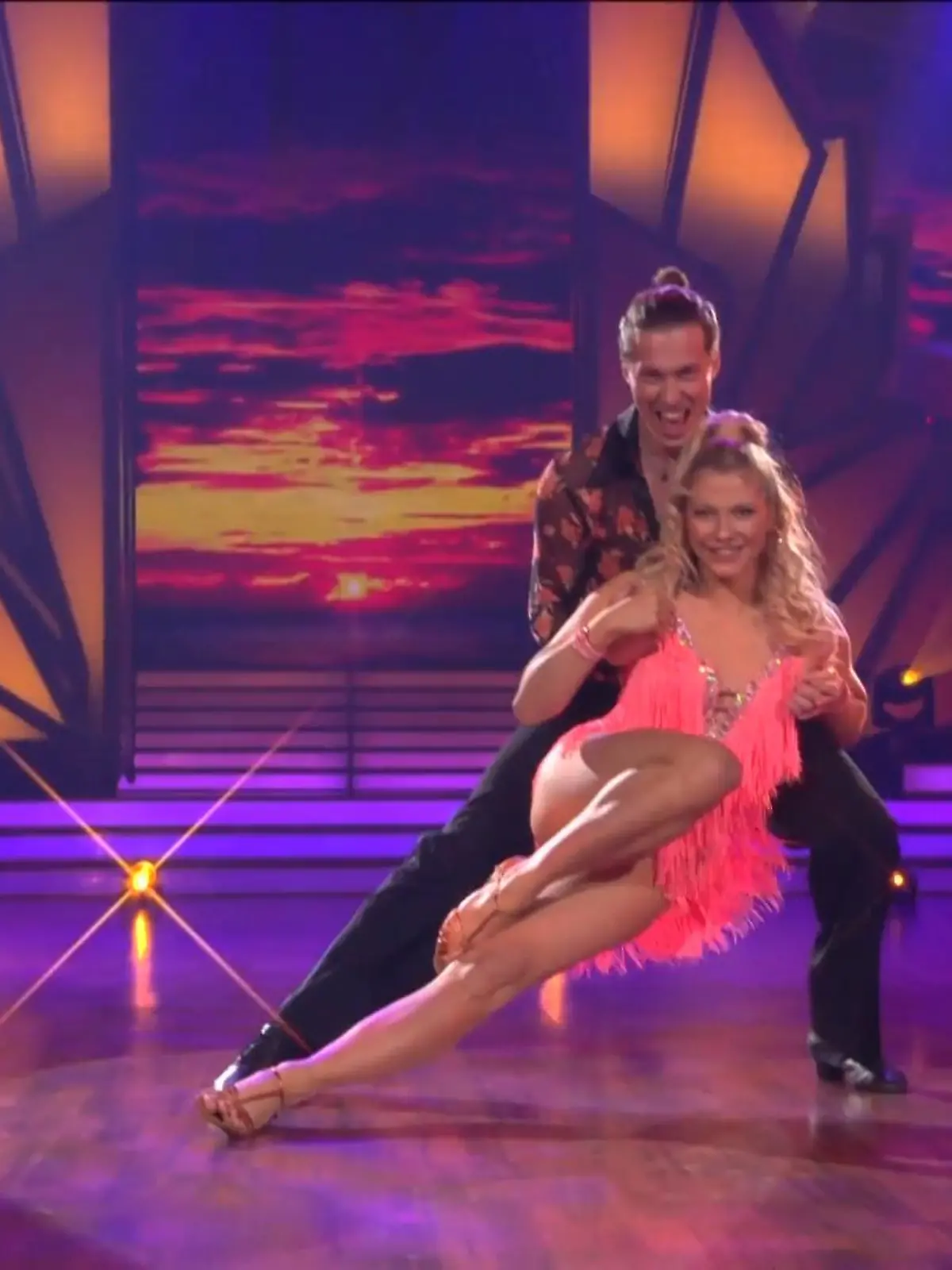 Bild zu: "Valentina Pahde liefert bei der Salsa ab"