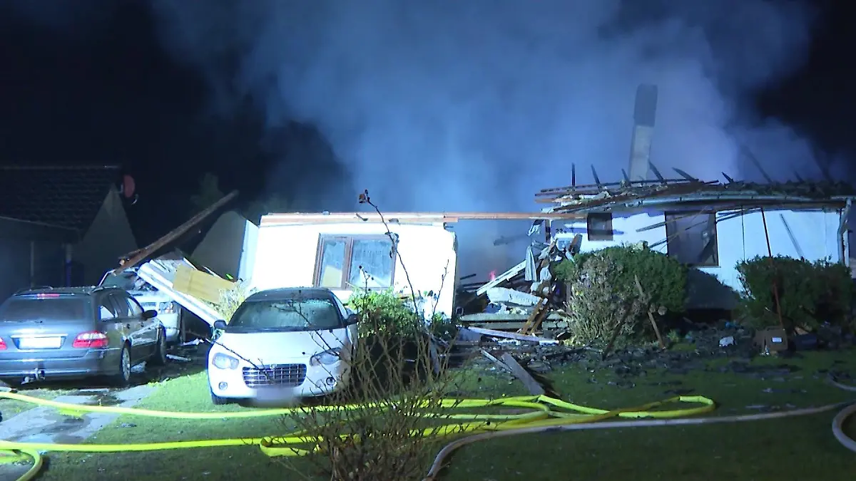 Ein Wohnhaus explodiert in Horst