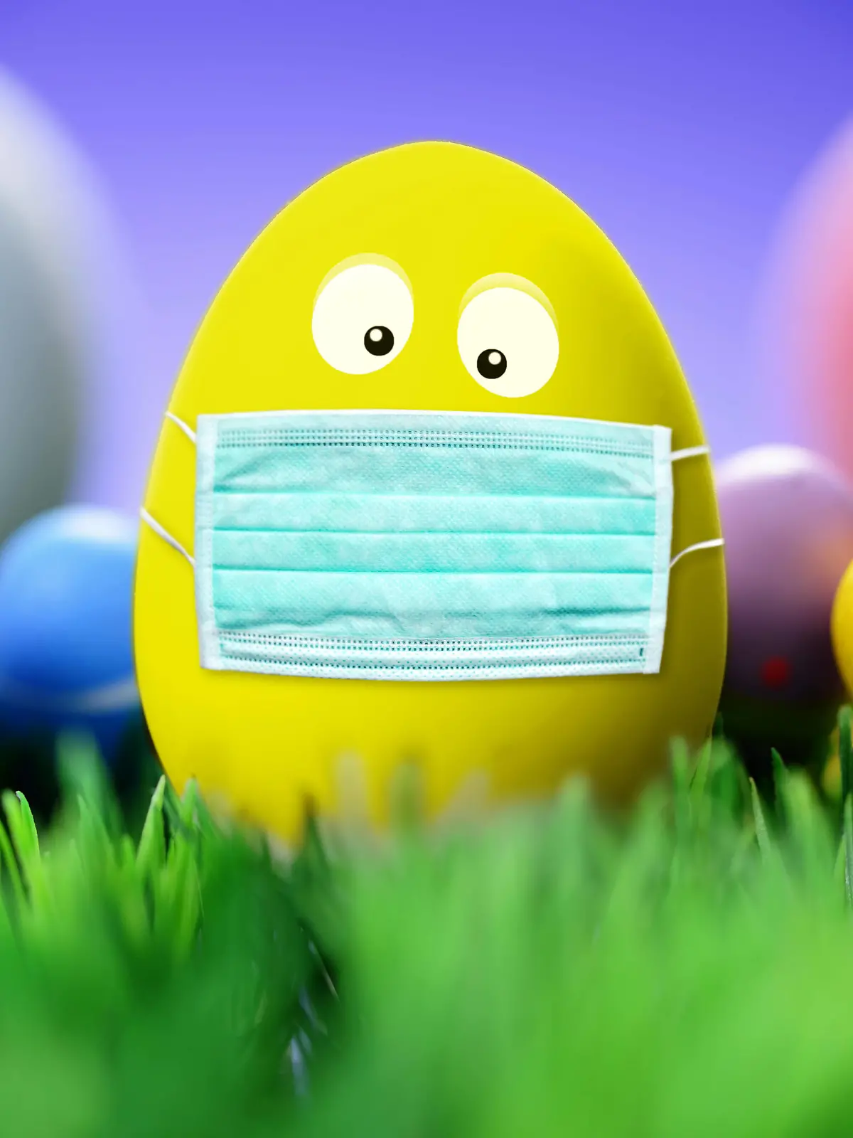 FOTOMONTAGE, Osterei mit Mundschutz, Ostern und Corona-Pandemie *** PHOTO MONTAGE, Easter egg with face mask, Easter and Corona pandemic 