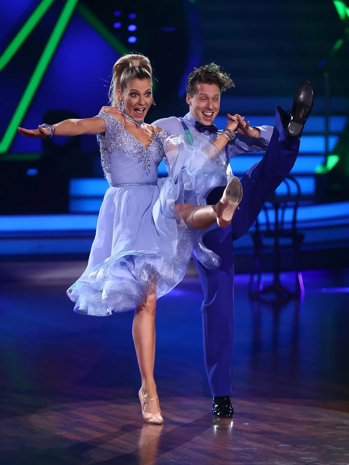 12.03.2021, Nordrhein-Westfalen, Köln: Valentina Pahde, Schauspielerin, und Valentin Lusin, Profitänzer, tanzen in der zweiten Runde der RTL-Tanzshow "Let's Dance" einen Quickstep zu "Whatever It Takes". Foto: Rolf Vennenbernd/dpa +++ dpa-Bildfunk +++
