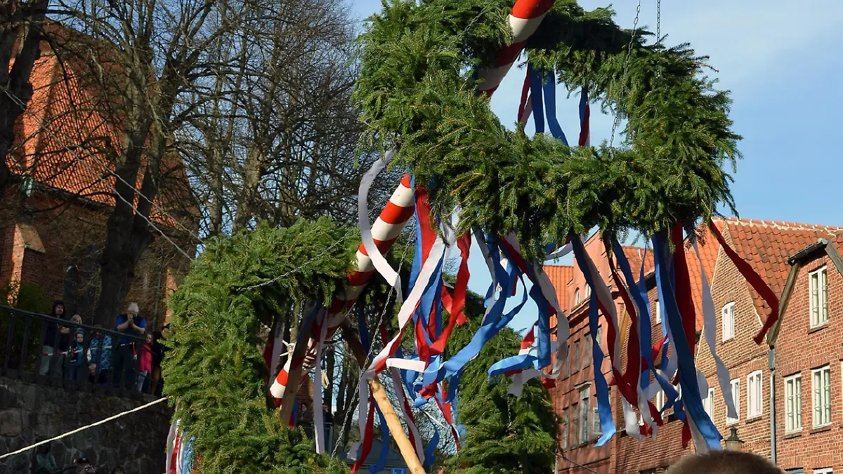 Schon am Sonntag wird der Maibaum in Mölln aufgestellt
