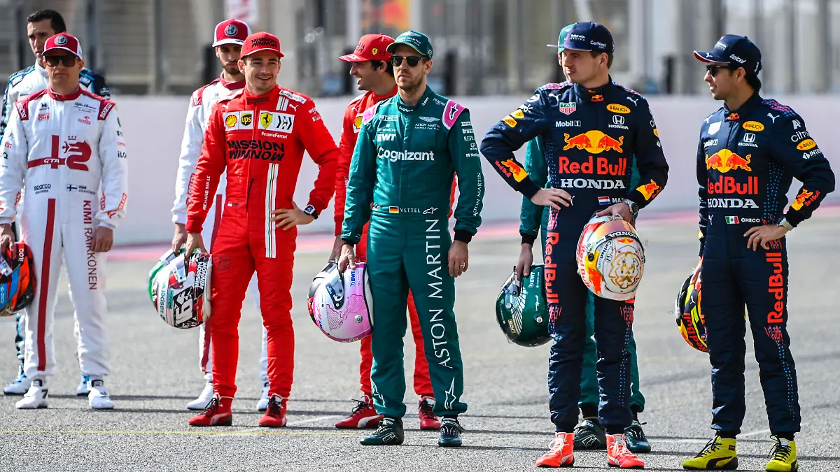 Formula 1 2021: Bahrain March testing BAHRAIN INTERNATIONAL CIRCUIT, BAHRAIN - MARCH 12: Kimi Raikkonen, Alfa Romeo, Charles Leclerc, Ferrari, Sebastian Vettel, Aston Martin, Max Verstappen, Red Bull Racing, and Sergio Perez, Red Bull Racing during the Bahrain March testing at Bahrain International Circuit on Friday March 12, 2021 in Sakhir, Bahrain. Photo by Mark Sutton / Sutton Images Images PUBLICATIONxINxGERxSUIxAUTxHUNxONLY TE2101_070304_MS23356
