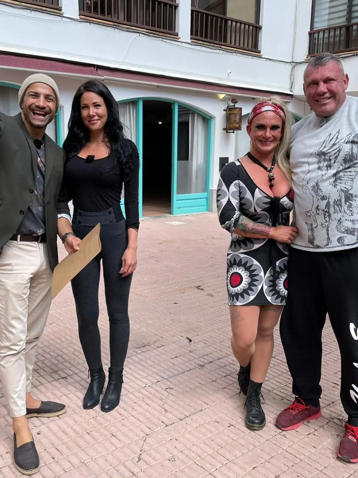 Ercan und Kim eröffnen in Cala Millor das zweite "Iron Diner" auf Mallorca - ein Fitness-Fastfood-Restaurant von Andreas und Caro Robens.