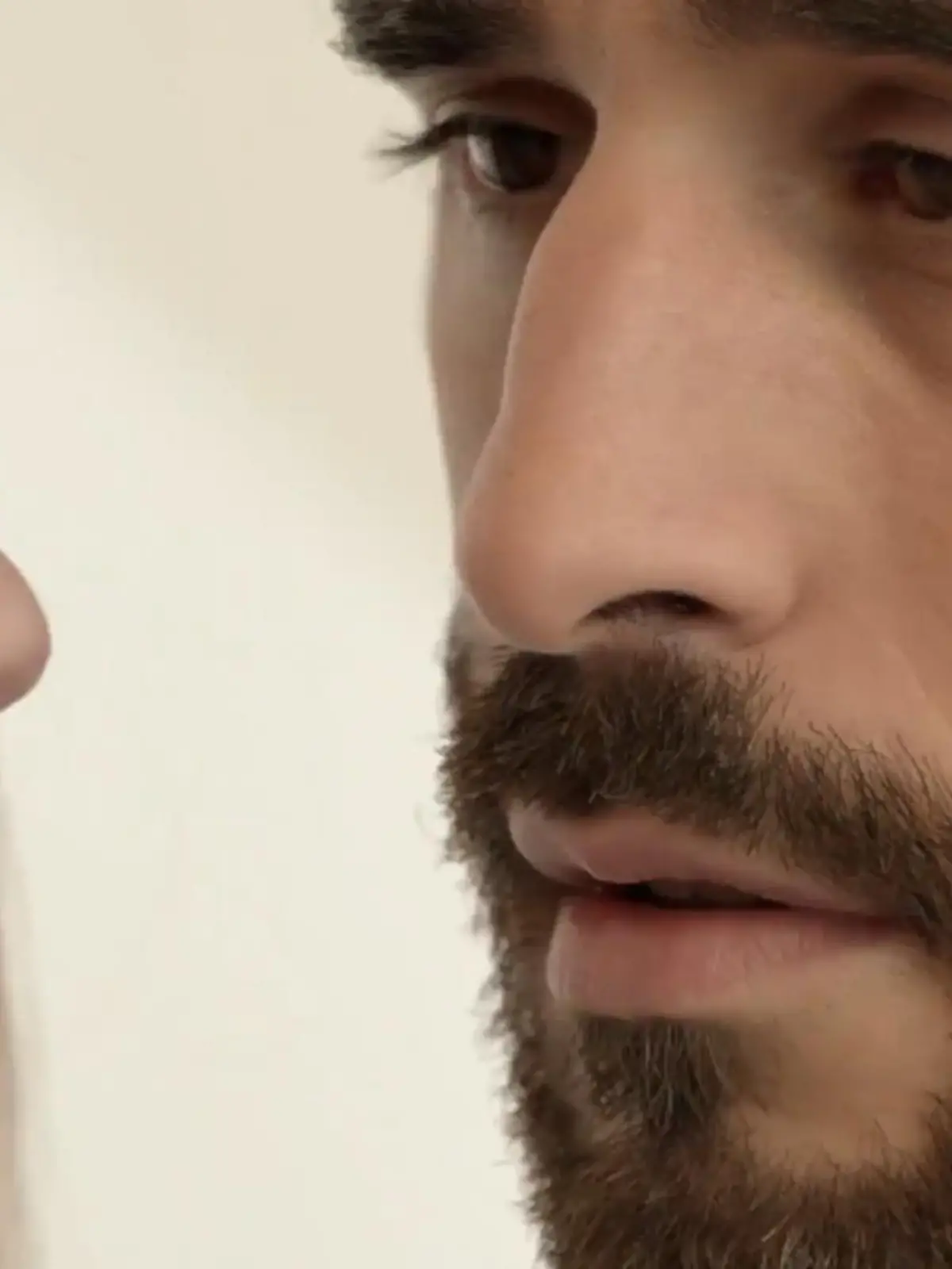 Melanie und Tobias kommen sich nach acht Jahren Trennung näher.