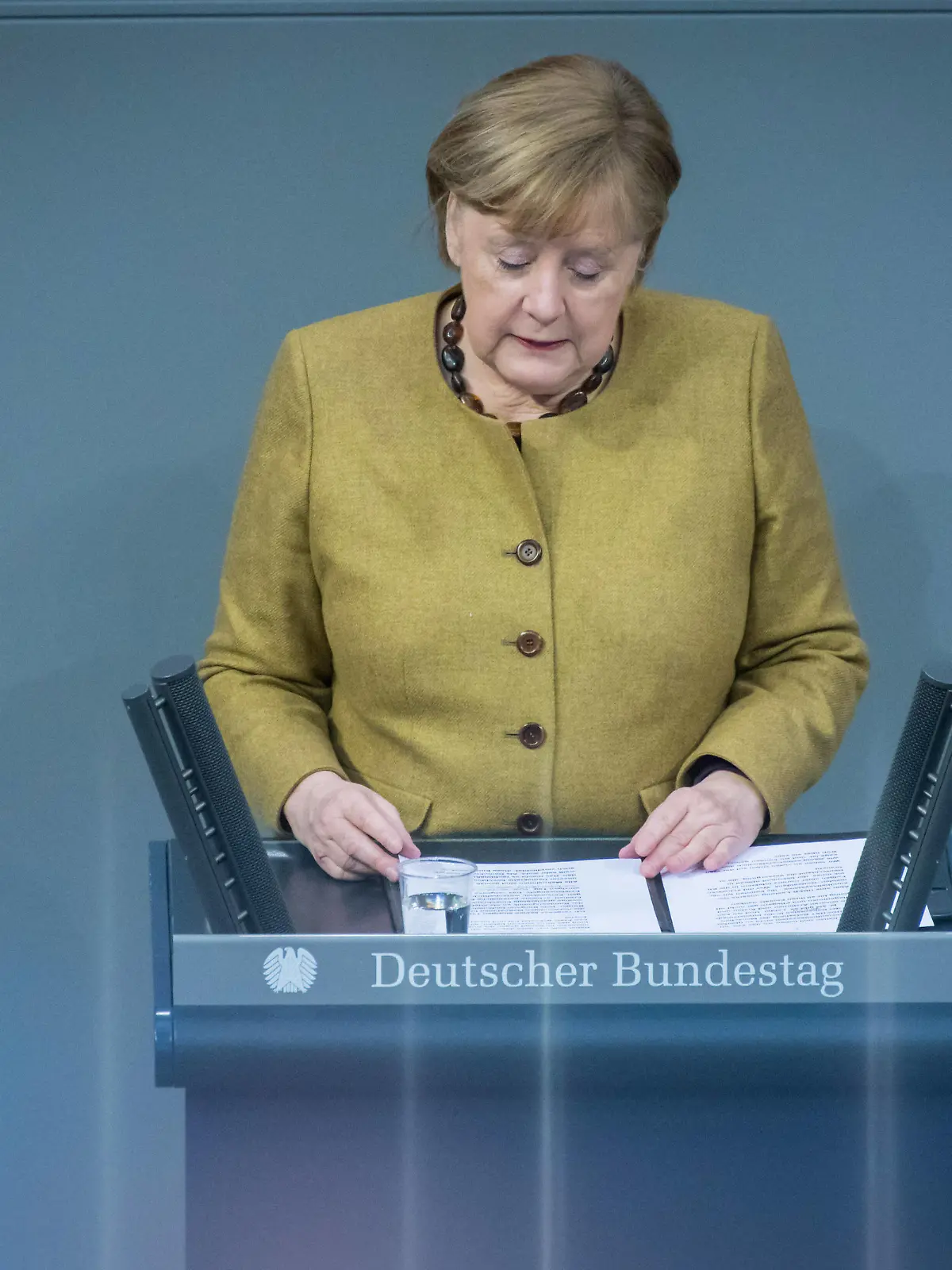  Berlin, Angela Merkel gibt Regierungserklärung im Bundestag Die deutsche Bundeskanzlerin Angela Merkel cdu während der Regierungserklärung im Deutschen Bundestags am 11.02.2021. Berlin Bundestag Berlin Deutschland *** Berlin, Angela Merkel gives government statement in the Bundestag The German Chancellor Angela Merkel cdu during the government statement in the German Bundestag on 11 02 2021 Berlin Bundestag Berlin Germany