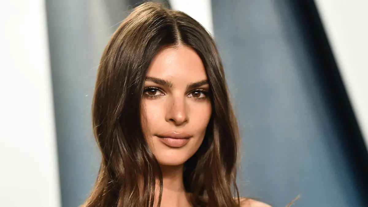Emily Ratajkowski: Intimes Stillfoto mit ihrem kleinen Sohn Model genießt das Mama-Sein