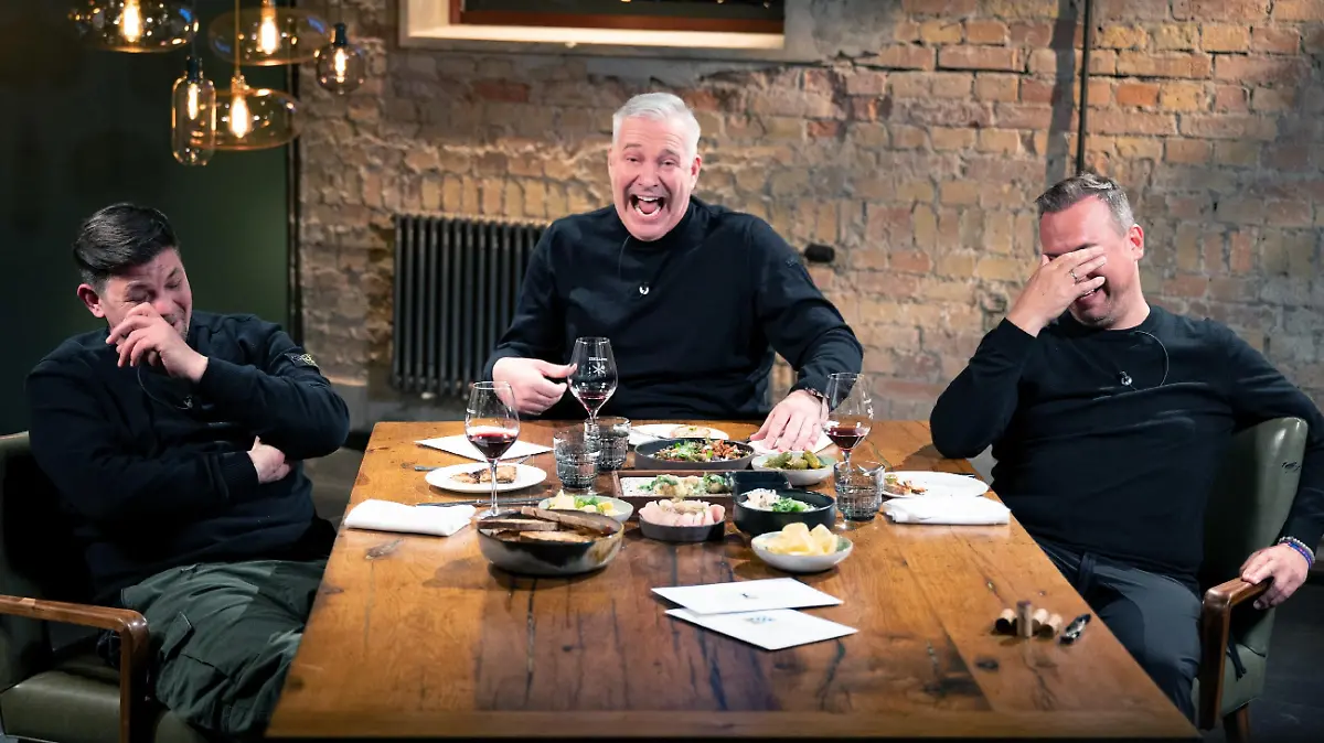 Tim Mälzer, Alexander Herrmann und Tim Raue in der "Kitchen Impossible - Best Friends Edition".