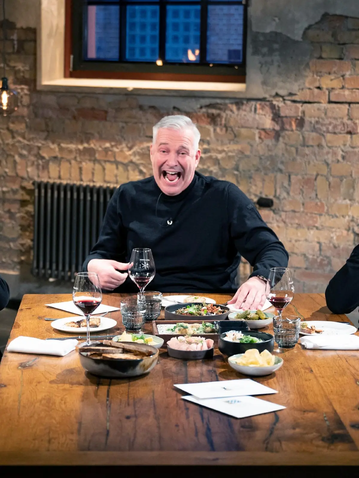 Tim Mälzer, Alexander Herrmann und Tim Raue in der "Kitchen Impossible - Best Friends Edition".