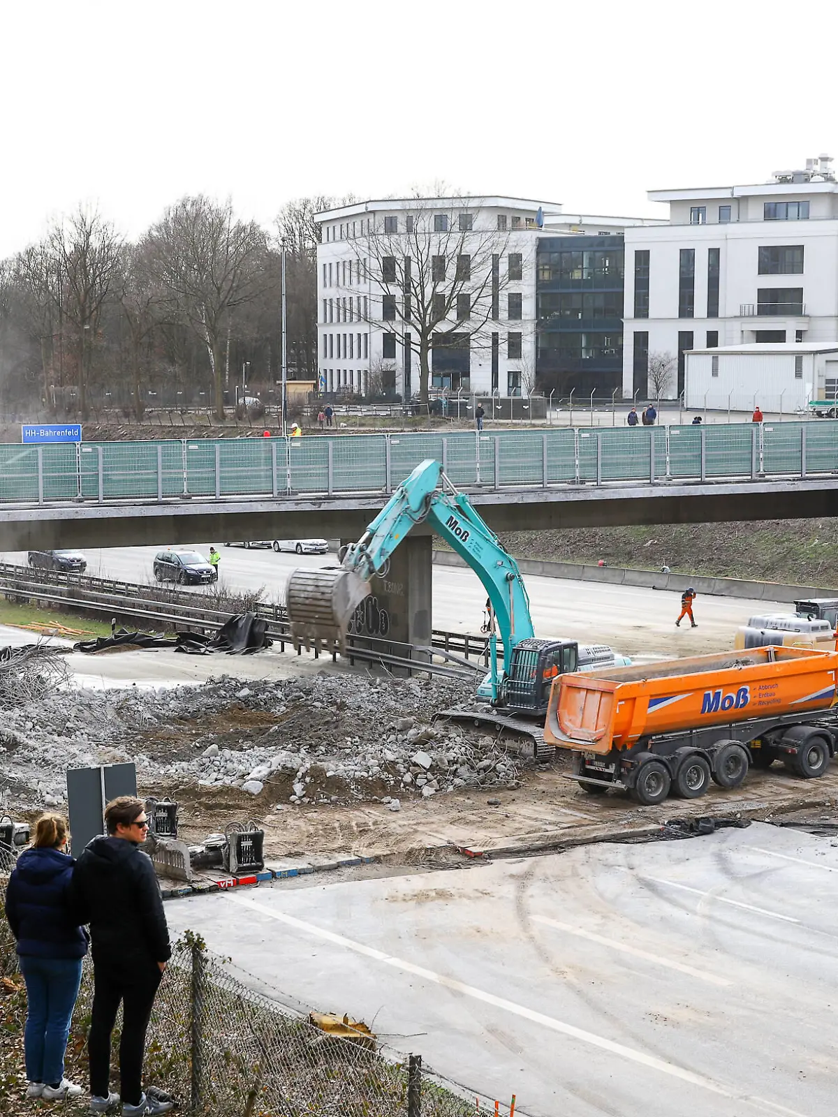  Vollsperrung der A7 bei Hamburg vom 18.03.21 bis 22.03.21 zwecks Brückenabriss und Neubau Hamburg A7 Hamburg Deutschland *** Full closure of the A7 near Hamburg from 18 03 21 to 22 03 21 for the purpose of bridge demolition and new construction Hamburg A7 Hamburg Germany Copyright: xLobeca/RalfxHomburgx