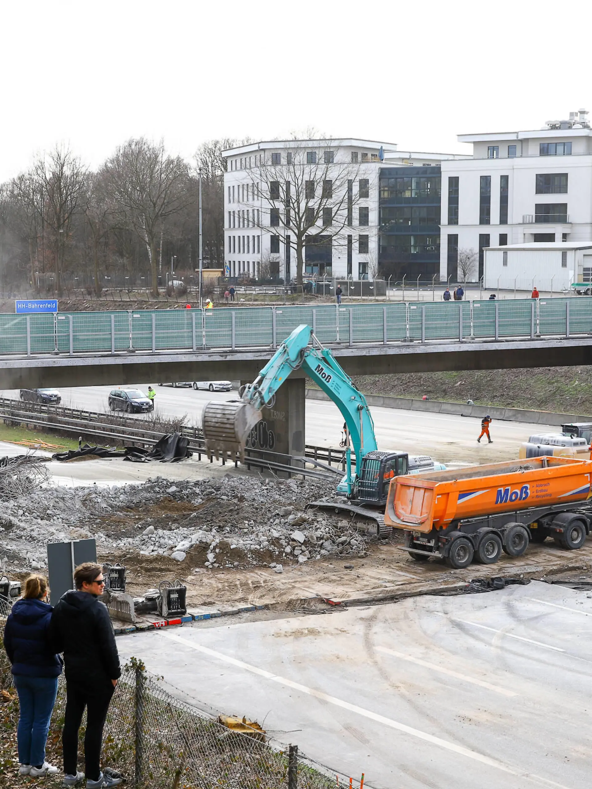  Vollsperrung der A7 bei Hamburg vom 18.03.21 bis 22.03.21 zwecks Brückenabriss und Neubau Hamburg A7 Hamburg Deutschland *** Full closure of the A7 near Hamburg from 18 03 21 to 22 03 21 for the purpose of bridge demolition and new construction Hamburg A7 Hamburg Germany Copyright: xLobeca/RalfxHomburgx
