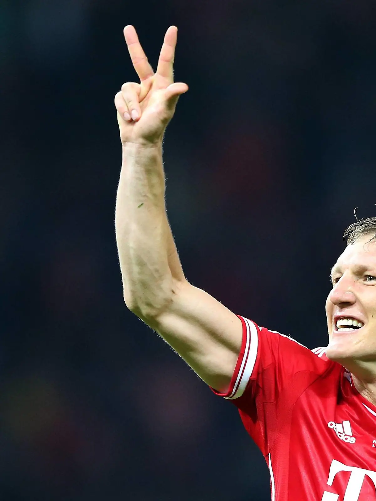 Bildnummer: 13720994  Datum: 01.06.2013  Copyright: imago/Bernd König
Bastian Schweinsteiger (FC Bayern), jubelt nach dem Spiel und zeigt das Triple an FC Bayern München vs VfB Stuttgart DFB-Pokalfinale 2012/2013, Fußball, Fussball, soccer, Herren, Deutschland, Germany, DFB-Pokalendspiel, DFB, Pokal, Endspiel, Finale, Ergebnis 3:2 Berlin, 1.6.2013, Olympiastadion ; Fussball GER DFB Pokal Finale 2012 Sieg Pokalsieg Jubel x0x xsk 2013 quer Aufmacher premiumd Einzelbild Spielende Freude Jubel Sieg hoch 

Image number 13720994 date 01 06 2013 Copyright imago Bernd King Bastian Schweinsteiger FC Bavaria cheering After the Game and shows the Triple to FC Bavaria Munich vs VfB Stuttgart DFB Cup finals 2012 2013 Football Football Soccer men Germany Germany DFB Cup final DFB Cup Final Final Result 3 2 Berlin 1 6 2013 Olympic Stadium Football ger DFB Cup Final 2012 Victory Cup victory cheering x0x xsk 2013 horizontal Highlight premiumd Single Game over happiness cheering Victory vertical  
