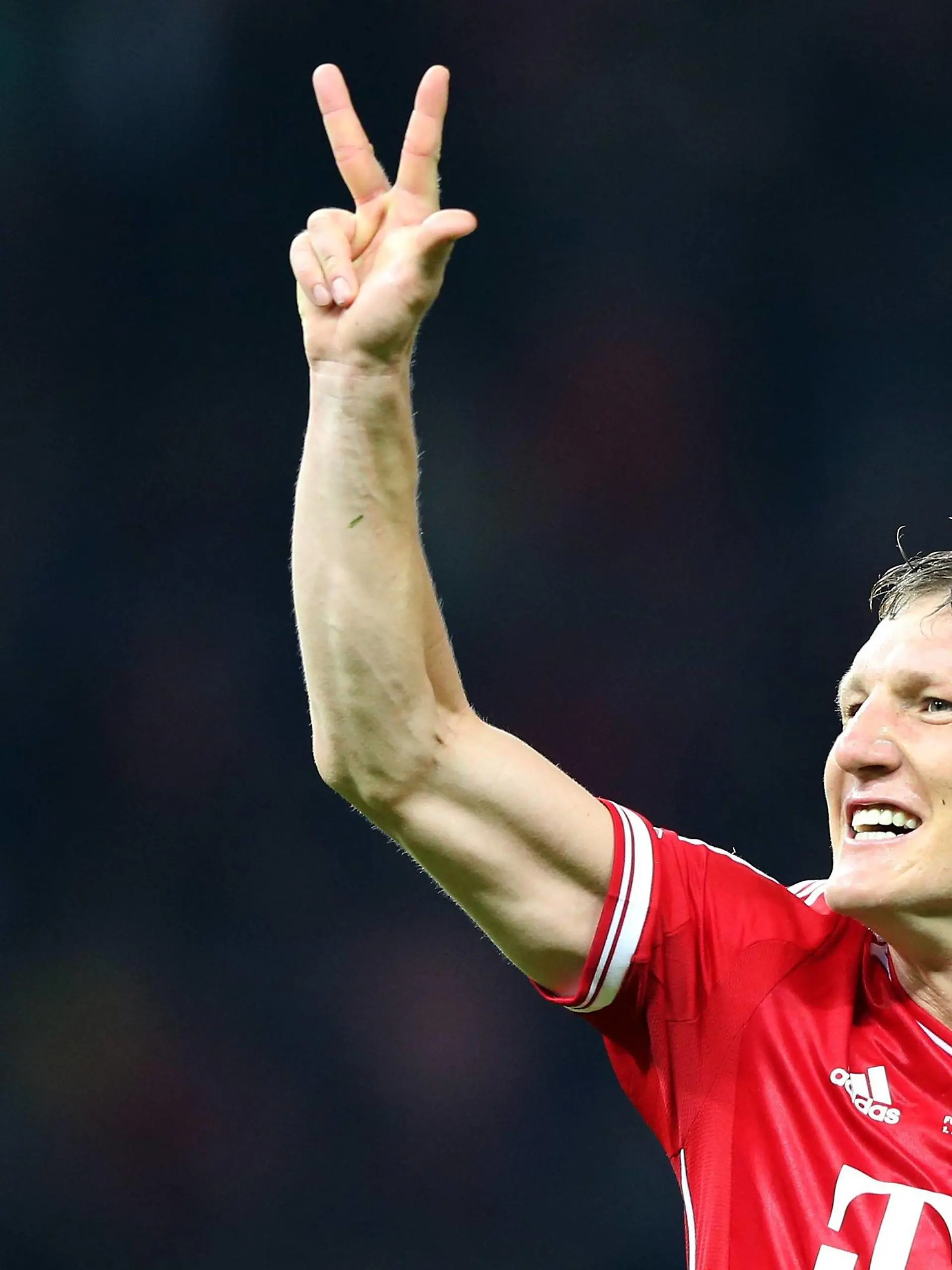 Bildnummer: 13720994  Datum: 01.06.2013  Copyright: imago/Bernd König
Bastian Schweinsteiger (FC Bayern), jubelt nach dem Spiel und zeigt das Triple an FC Bayern München vs VfB Stuttgart DFB-Pokalfinale 2012/2013, Fußball, Fussball, soccer, Herren, Deutschland, Germany, DFB-Pokalendspiel, DFB, Pokal, Endspiel, Finale, Ergebnis 3:2 Berlin, 1.6.2013, Olympiastadion ; Fussball GER DFB Pokal Finale 2012 Sieg Pokalsieg Jubel x0x xsk 2013 quer Aufmacher premiumd Einzelbild Spielende Freude Jubel Sieg hoch 

Image number 13720994 date 01 06 2013 Copyright imago Bernd King Bastian Schweinsteiger FC Bavaria cheering After the Game and shows the Triple to FC Bavaria Munich vs VfB Stuttgart DFB Cup finals 2012 2013 Football Football Soccer men Germany Germany DFB Cup final DFB Cup Final Final Result 3 2 Berlin 1 6 2013 Olympic Stadium Football ger DFB Cup Final 2012 Victory Cup victory cheering x0x xsk 2013 horizontal Highlight premiumd Single Game over happiness cheering Victory vertical  
