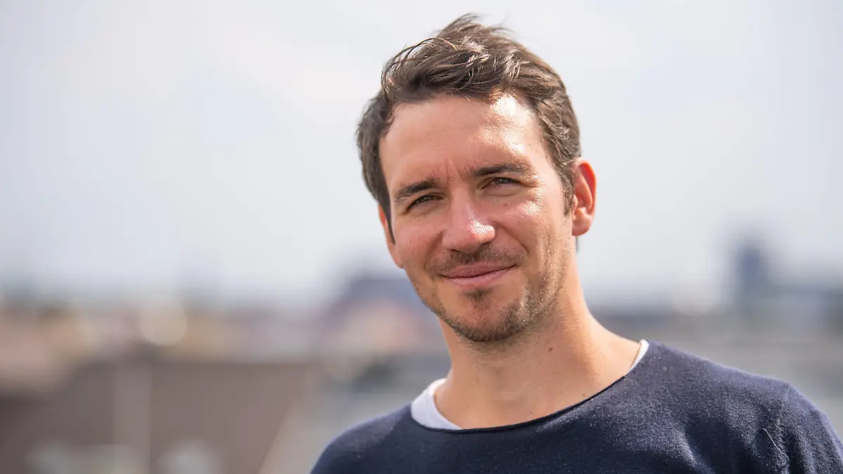 ARCHIV - 17.09.2019, Bayern, München: Felix Neureuther, ehemaliger deutscher Skirennläufer und Buchautor, nimmt an einer Buchpräsentation teil. (zu dpa: «Ex-Skistar Neureuther: Straßer nun Kandidat für weitere Siege») Foto: Lino Mirgeler/dpa +++ dpa-Bildfunk +++