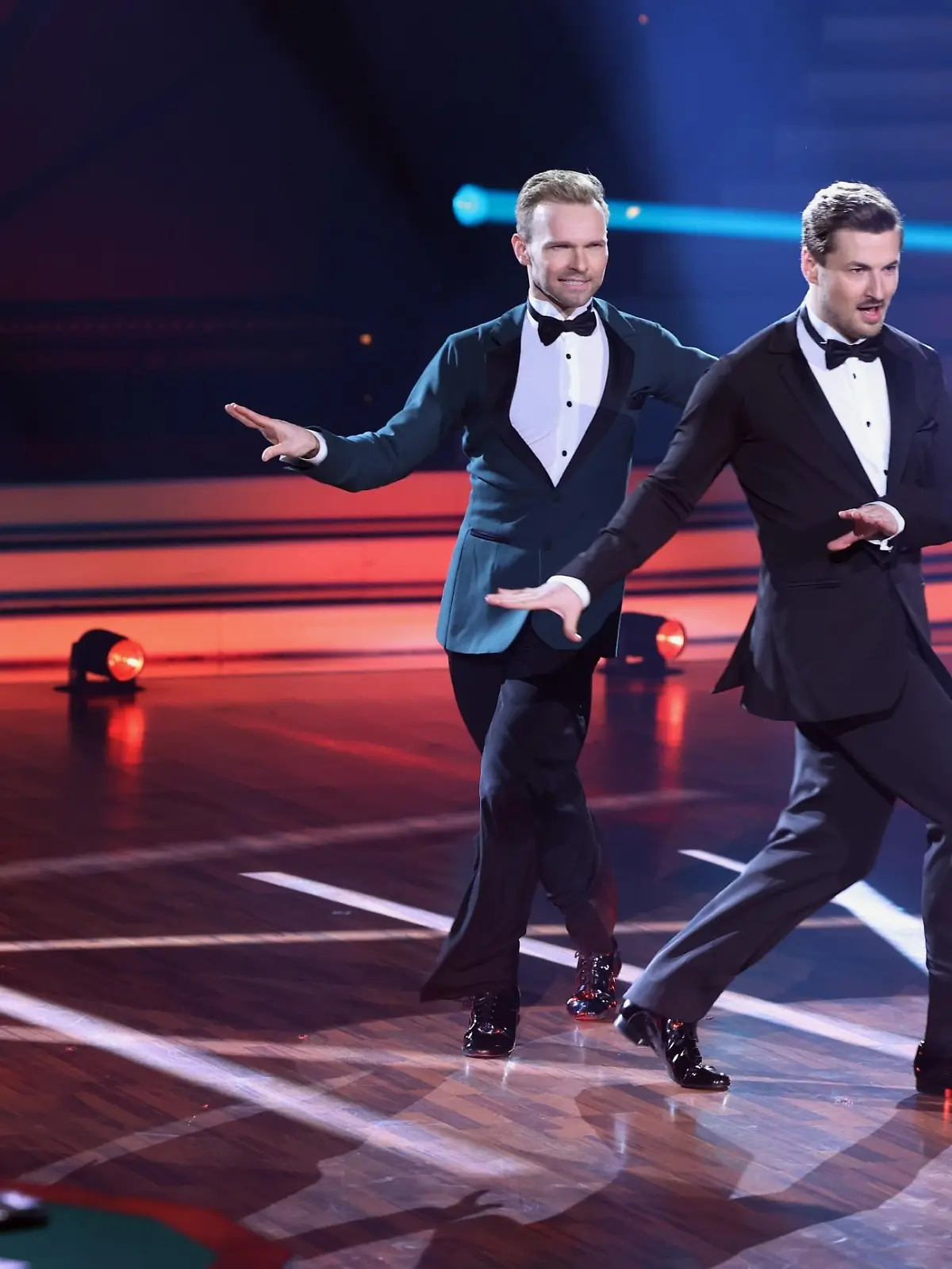 Tanzprofi Vadim Garbuzov und Ex-"Prince Charming" Nicolas Puschmann auf dem "Let's Dance"-Parkett.