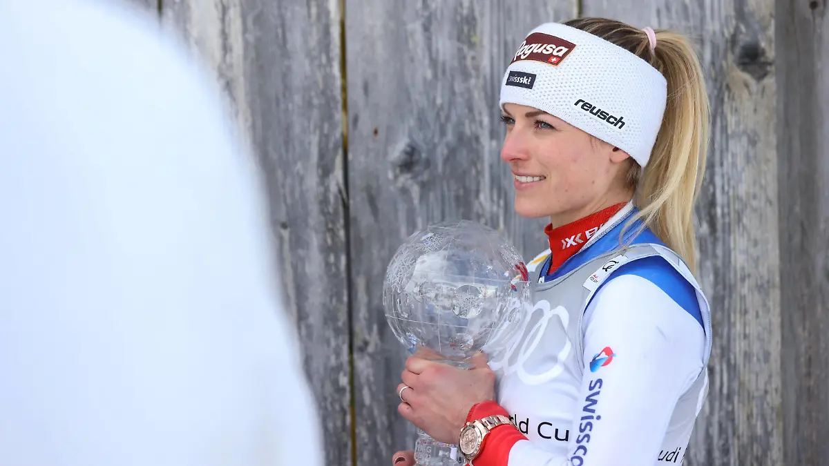 ALPINE SKIING - FIS WC Final Lenzerheide LENZERHEIDE,SWITZERLAND,18.MAR.21- ALPINE SKIING - FIS World Cup Final, award ceremony for the Super G World Cup, ladies. Image shows Lara Gut-Behrami SUI. Keywords: crystal globe. PUBLICATIONxINxGERxHUNxONLY GEPAxpictures/xHaraldxSteiner