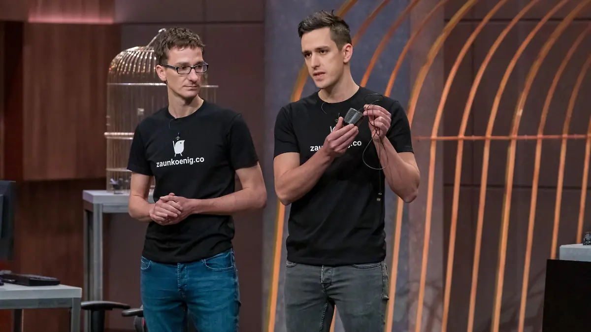 Dominik (l.) und Patrick Schmalzried aus Stuttgart präsentieren den "Zaunkoenig M1K", die leichteste Gaming-Maus der Welt. Sie erhoffen sich ein Investment von 100.000 Euro für 15 Prozent der Anteile an ihrem Unternehmen. Die Verwendung des sendungsbezogenen Materials ist nur mit dem Hinweis und Verlinkung auf TVNOW gestattet.
