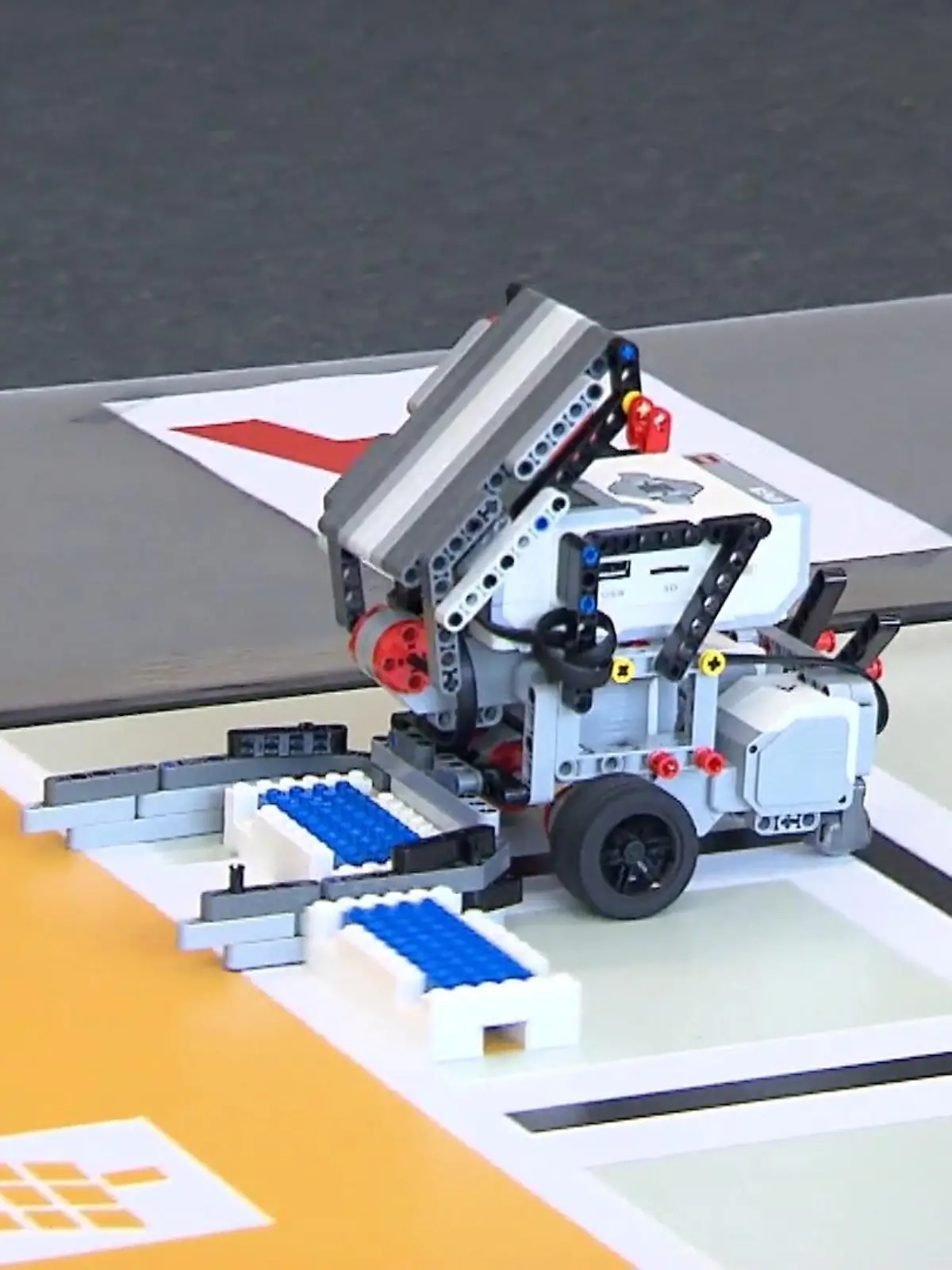 Bild zu: "Roboter-Wettbewerb im Pott"