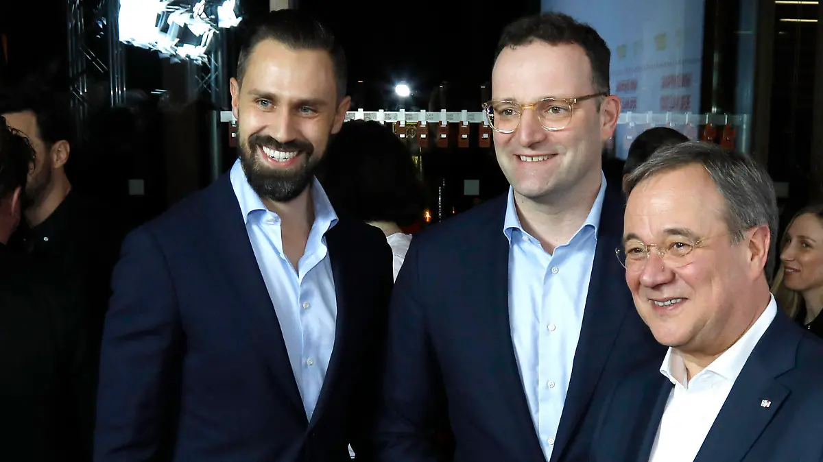 Daniel Funke, Jens Spahn und Armin Laschet beim NRW Empfang während der Berlinale 2020 / 70. Internationale Filmfestspiele Berlin in der Vertretung des Landes Nordrhein-Westfalen. Berlin, 23.02.2020 *** Daniel Funke, Jens Spahn and Armin Laschet at the NRW reception during the Berlinale 2020 70 Berlin International Film Festival at the Representation of the State of North Rhine-Westphalia Berlin, 23 02 2020 Foto:xD.xBedrosianx/xFuturexImage