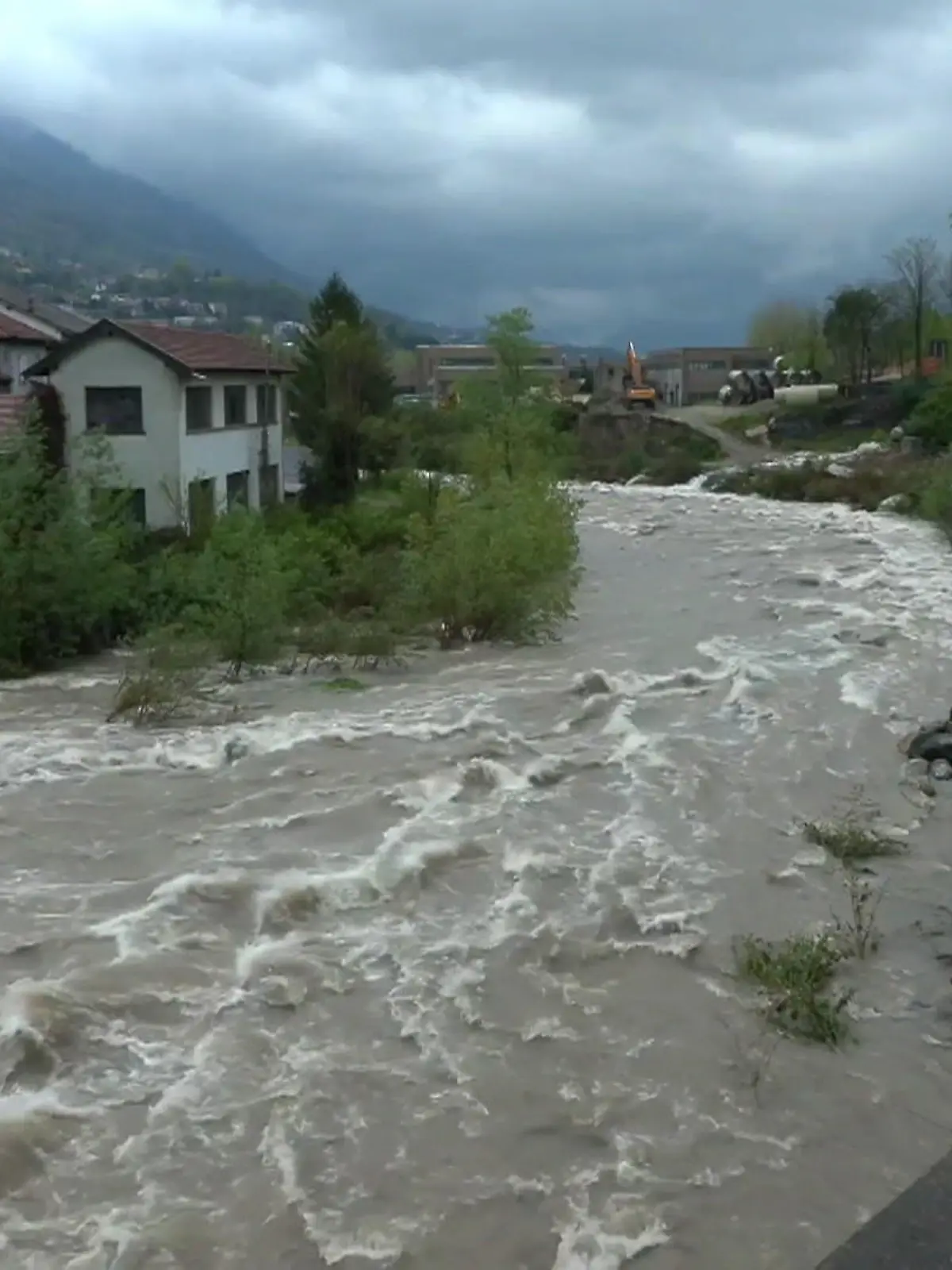 Bild zu: "Heftige Unwetter überfluten Urlaubsregion – doch das Schlimmste ist nicht mal erreicht!"
