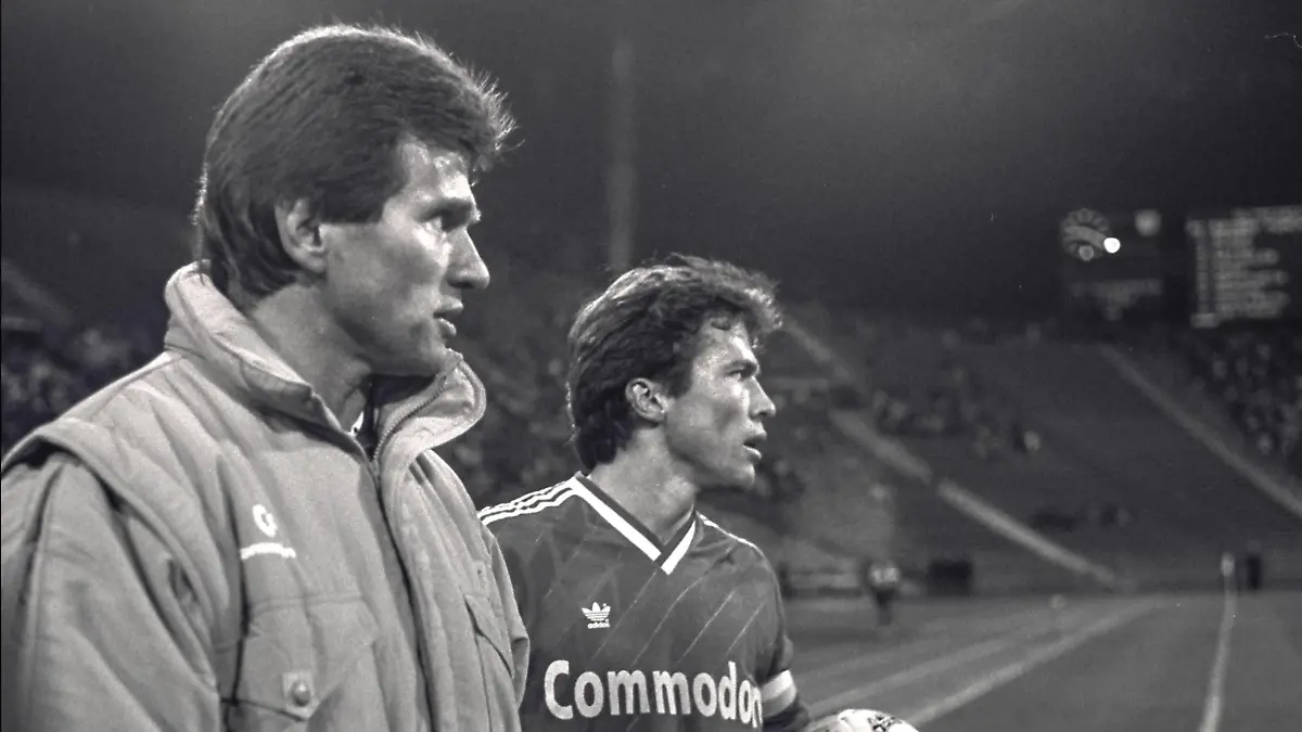  FC Bayern 04.11.1987 Trainer Jupp Heynckes  Lothar Matthäus FC Bayern München 1987 /198