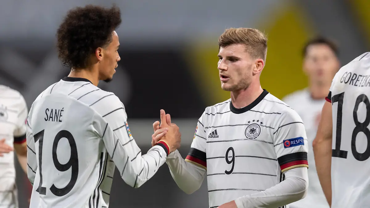 Sport Bilder des Tages Fussball Braunschweig 14.11.2020 Länderspiel Herren Männer DFB UEFA Nations League Deutschland GER - Ukraine UKR Jubel nach dem Tor zum 1:1 durch Leroy Sane Deutschland, No.19 Timo Werner Deutschland, No.09 *** Football Brunswick 14 11 2020 International Mens International Mens DFB UEFA Nations League Germany GER Ukraine UKR Jubilation after the goal for the 1 1 by Leroy Sane Germany, No 19 Timo Werner Germany, No 09