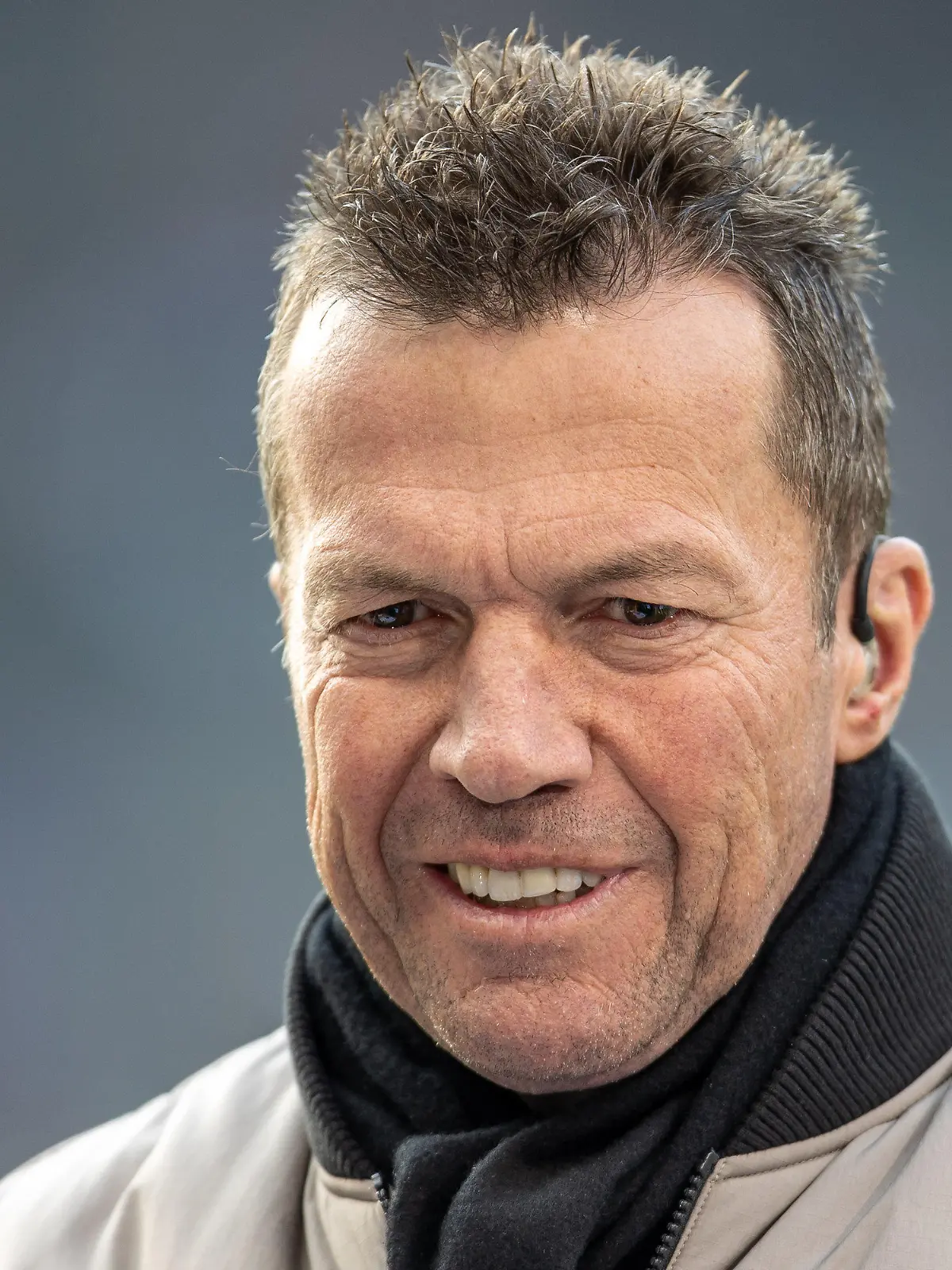 ARCHIV - 08.04.2023, Berlin: Fußball: Bundesliga, Hertha BSC - RB Leipzig, 27. Spieltag, Olympiastadion. Lothar Matthäus spricht als Fußballexperte im Interview vor Beginn des Spiels. Der Fußball-Rekordnationalspieler könnte sich einen Transfer von Bremens Niclas Füllkrug nach München vorstellen. (zu dpa: «Matthäus zu Bayerns Stürmersuche: Lieber Füllkrug als Kane») Foto: Andreas Gora/dpa +++ dpa-Bildfunk +++
