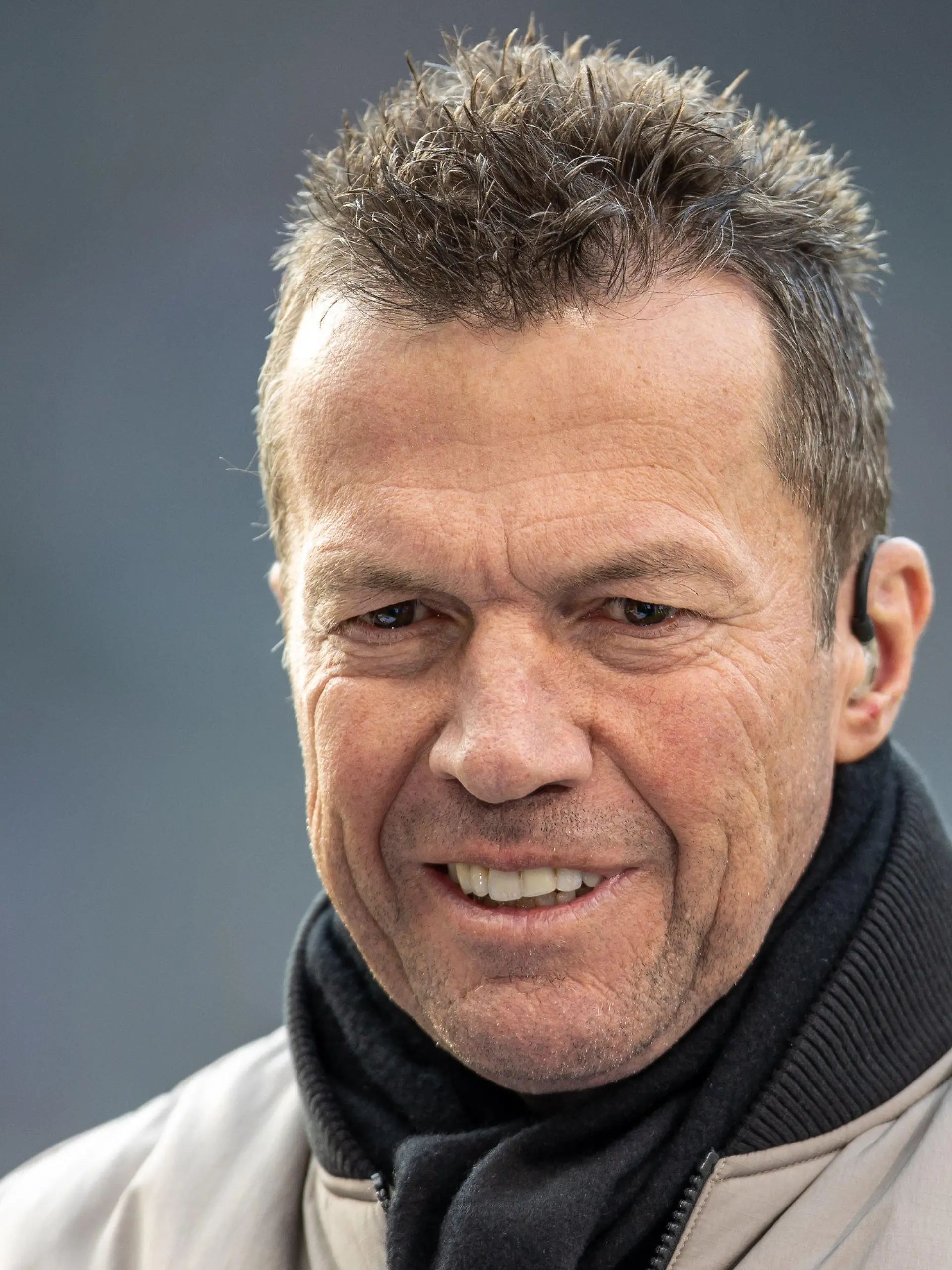 ARCHIV - 08.04.2023, Berlin: Fußball: Bundesliga, Hertha BSC - RB Leipzig, 27. Spieltag, Olympiastadion. Lothar Matthäus spricht als Fußballexperte im Interview vor Beginn des Spiels. Der Fußball-Rekordnationalspieler könnte sich einen Transfer von Bremens Niclas Füllkrug nach München vorstellen. (zu dpa: «Matthäus zu Bayerns Stürmersuche: Lieber Füllkrug als Kane») Foto: Andreas Gora/dpa +++ dpa-Bildfunk +++