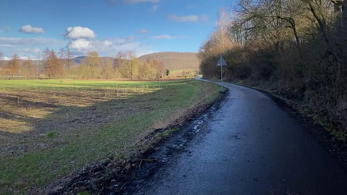 Entlang dieses Radweges bei Waldkappel-Bischhausen wurde das Kind gefunden.