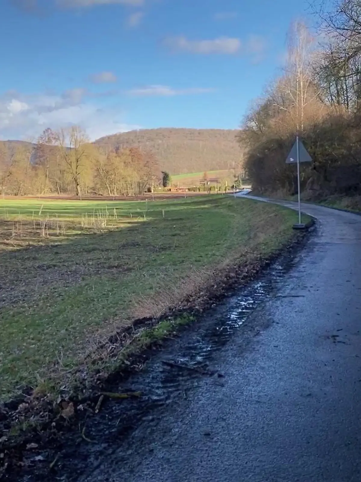 Entlang dieses Radweges bei Waldkappel-Bischhausen wurde das Kind gefunden.