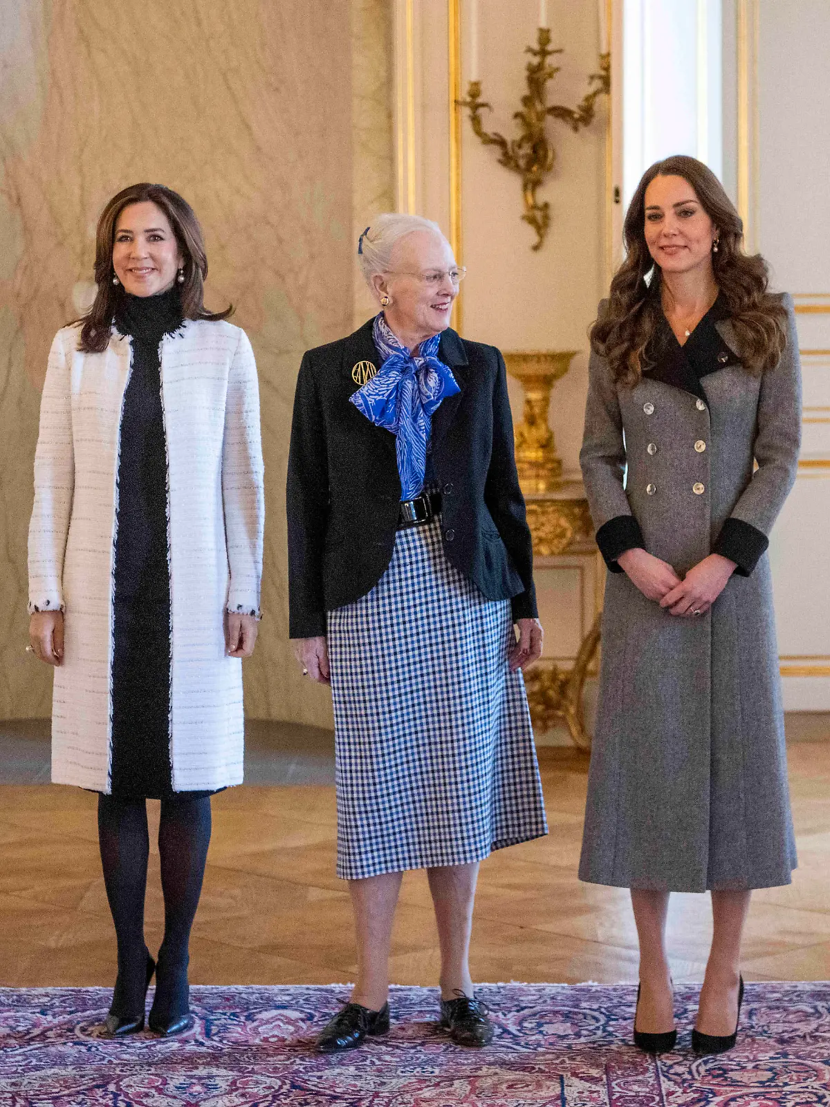  Visite de Kate Middleton au Danemark: rencontre avec la Reine Margrethe. 23 February 2022. Catherine, The Duchess of Cambridge, on day 2 of her visit to Denmark. The Duchess receives an official welcome to Denmark from Her Majesty Queen Margrethe II and Crown Princess Mary. The meeting is a timely reminder of the long-standing relationship between the two Royal Families and will coincide with the respective Platinum and Golden Jubilees being enjoyed this year Credit: Papixs-Goff 277458 2022-02-23 Copenhagen Danemark Princesse Mary - Donaldson Danemark Duchesse Catherine Kate de Cambridge Middleton Angleterre Reine Margrethe Danemark PUBLICATIONxINxGERxAUTxONLY Copyright: xPapixsx/xStarfacex STAR_277458_037