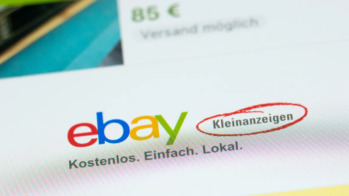 Das Logo des Online-Kleinanzeigen-Portals «eBay Kleinanzeigen» ist auf der App zu sehen.
