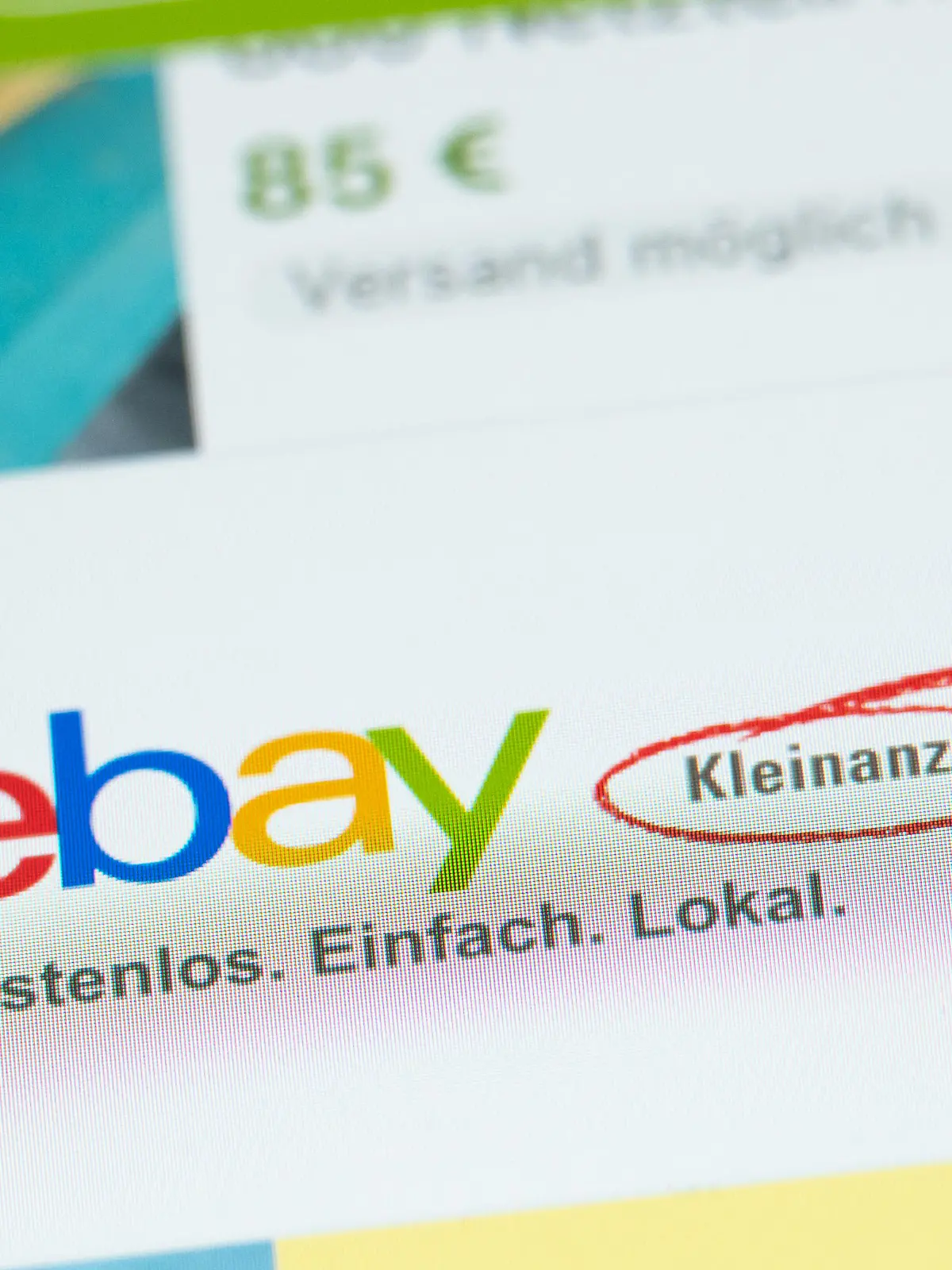 Das Logo des Online-Kleinanzeigen-Portals «eBay Kleinanzeigen» ist auf der App zu sehen.