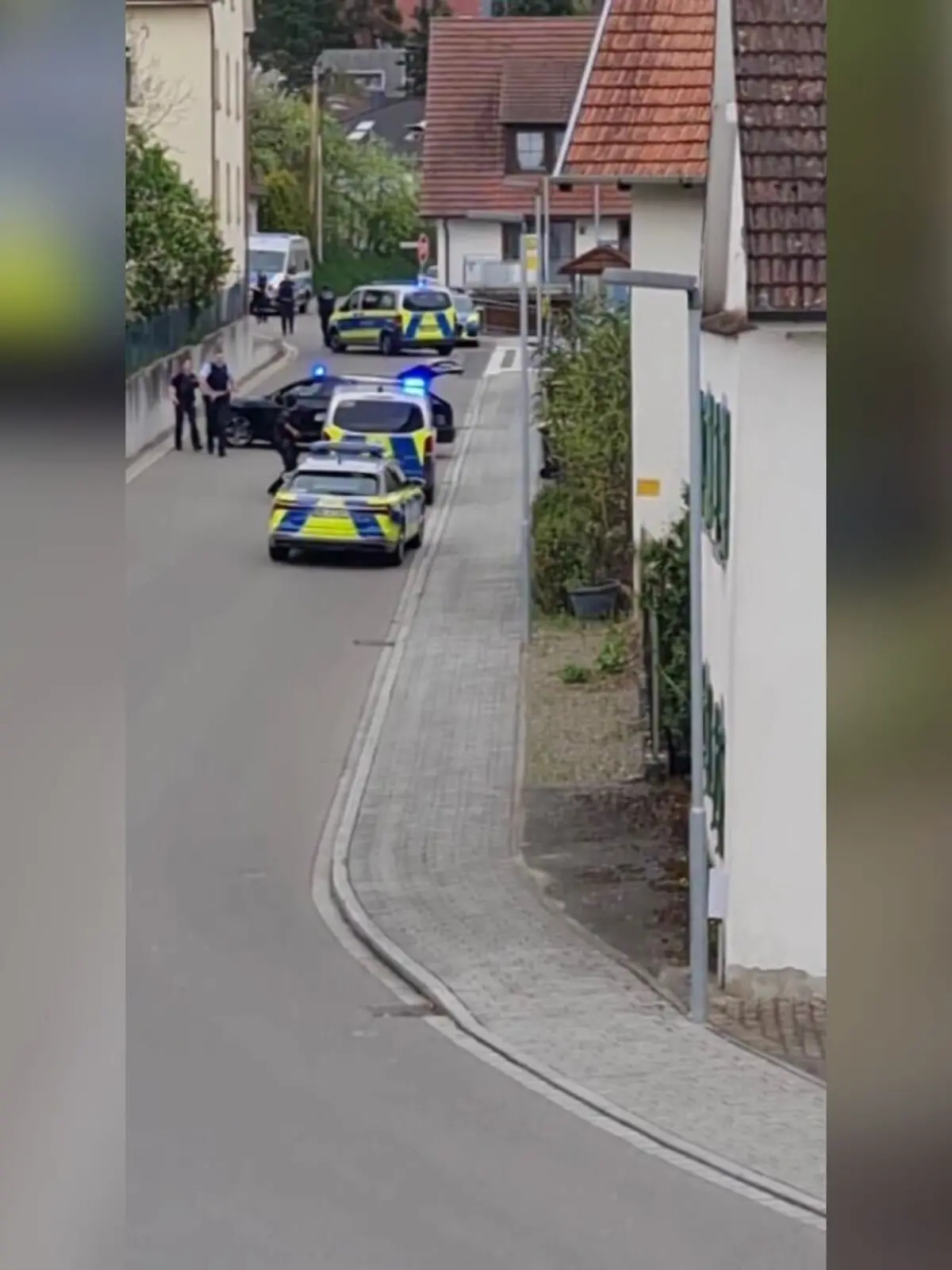 Bild zu: "Hier überwältigt die Polizei den Axt-Angreifer"