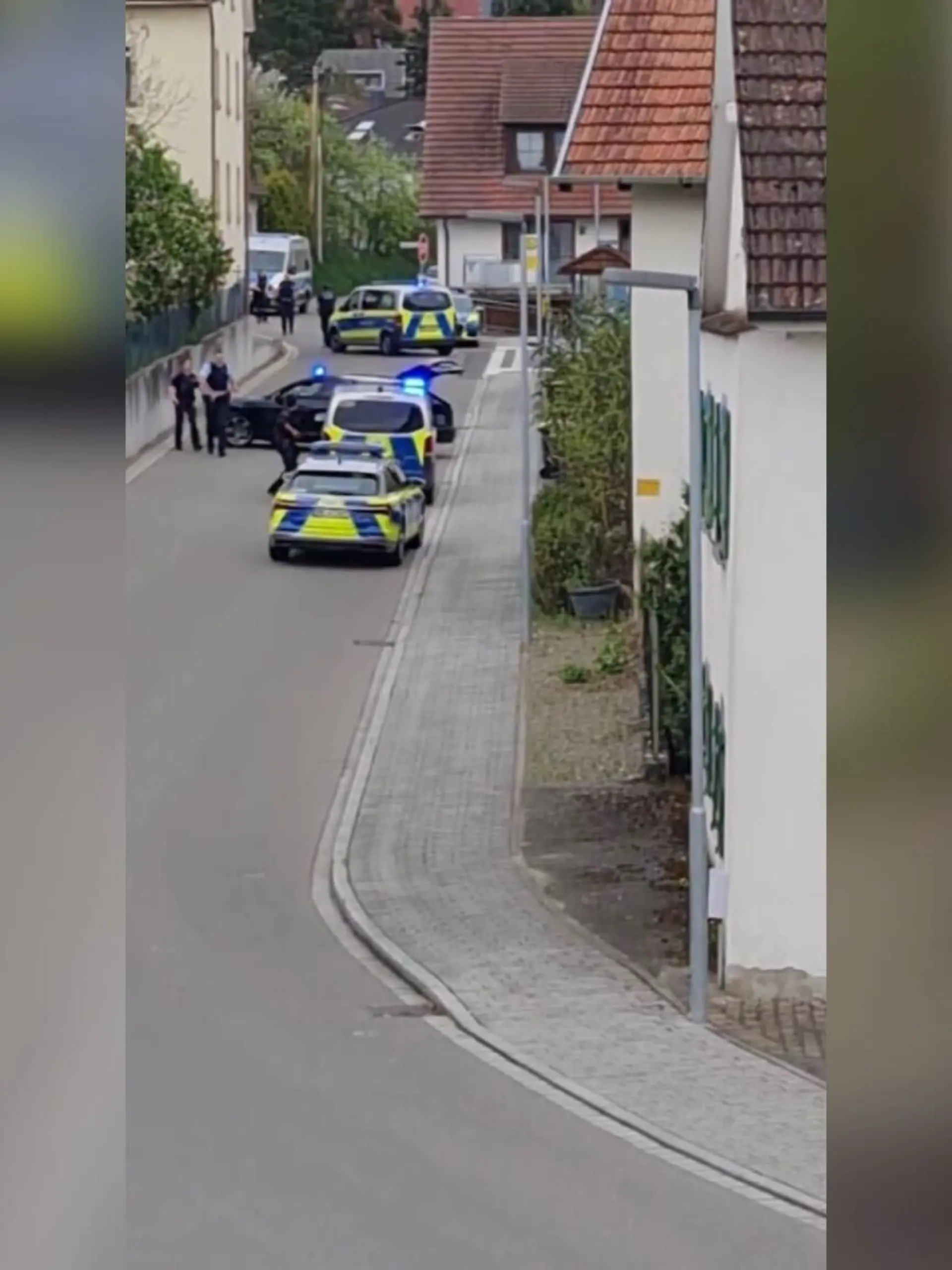 Bild zu: "Hier überwältigt die Polizei den Axt-Angreifer"