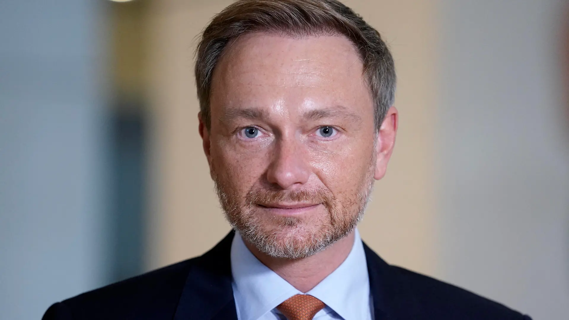 191. Sitzung des Deutschen Bundestag in Berlin Aktuell, 18.11.2020, Berlin, Christian Lindner FDP im Portrait bei einem Interview waehrend der Abstimmung zur epedemischen Lage Corona bei der 191. Sitzung des Deutschen Bundestag in Berlin Berlin Berlin Deutschland *** 191 Session of the German Bundestag in Berlin Aktuell, 18 11 2020, Berlin, Christian Lindner FDP in portrait during an interview during the vote on the epedemic situation Corona at the 191 Session of the German Bundestag in Berlin Berlin Berlin Germany