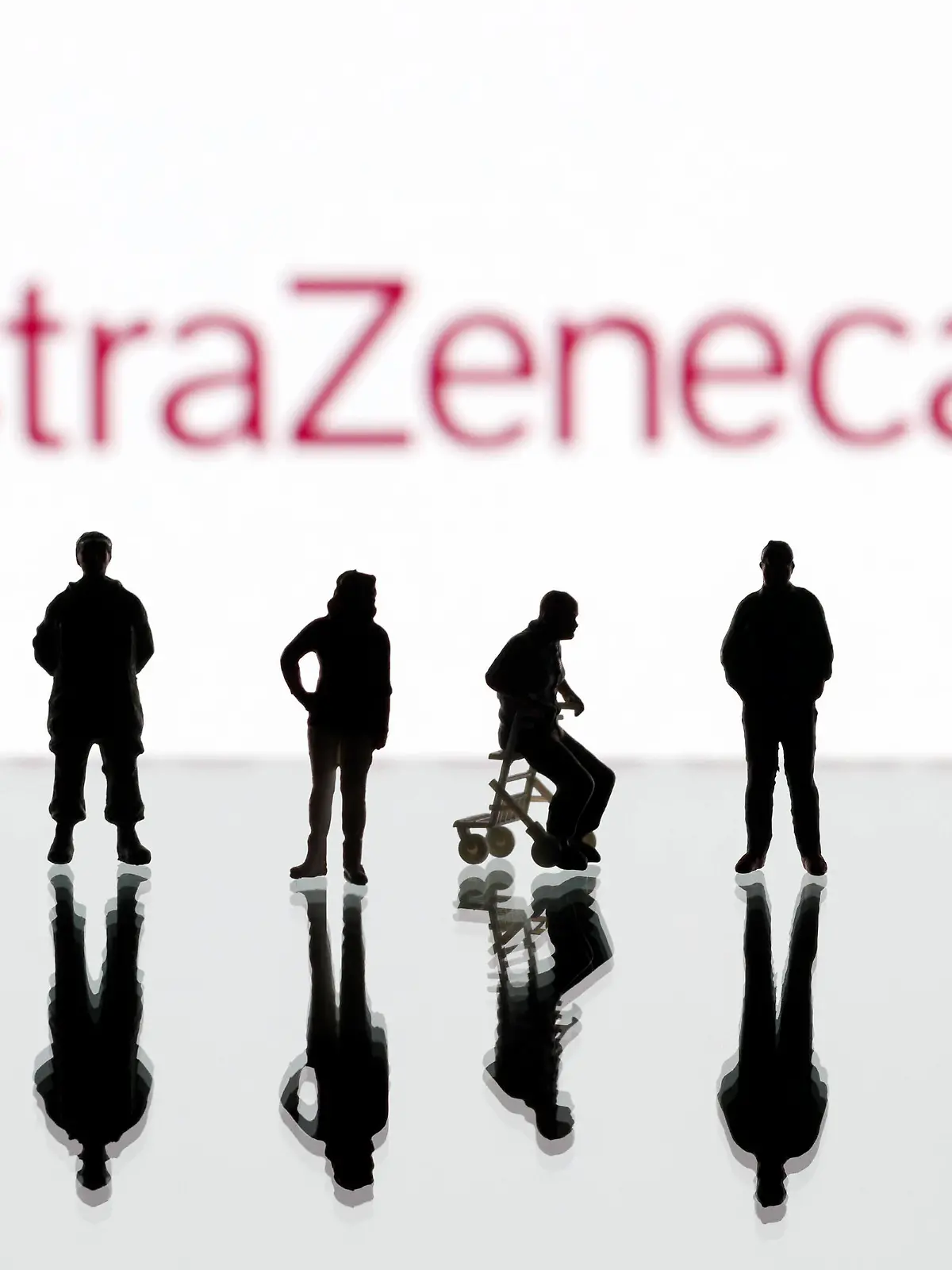  Nach Klagen über Nebenwirkungen sind in Niedersachsen Impfungen mit dem Corona-Impfstoff von Astrazeneca teilweise gestoppt worden. Auch in NRW bestätigte die Landesregierung, dass in der Bevölkerung offenbar die Skepsis gegenüber dem Corona-Impfstoff von AstraZeneca schwinde. Themenbild, Symbolbild Köln, 17.02.2021 *** After complaints about side effects, vaccinations with Astrazenecas Corona vaccine have been partially stopped in Lower Saxony The state government of North Rhine-Westphalia also confirmed that skepticism about AstraZenecas Corona vaccine is apparently dwindling among the population Topic Image, Symbolic Image Cologne, 17 02 2021 Foto:xC.xHardtx/xFuturexImage