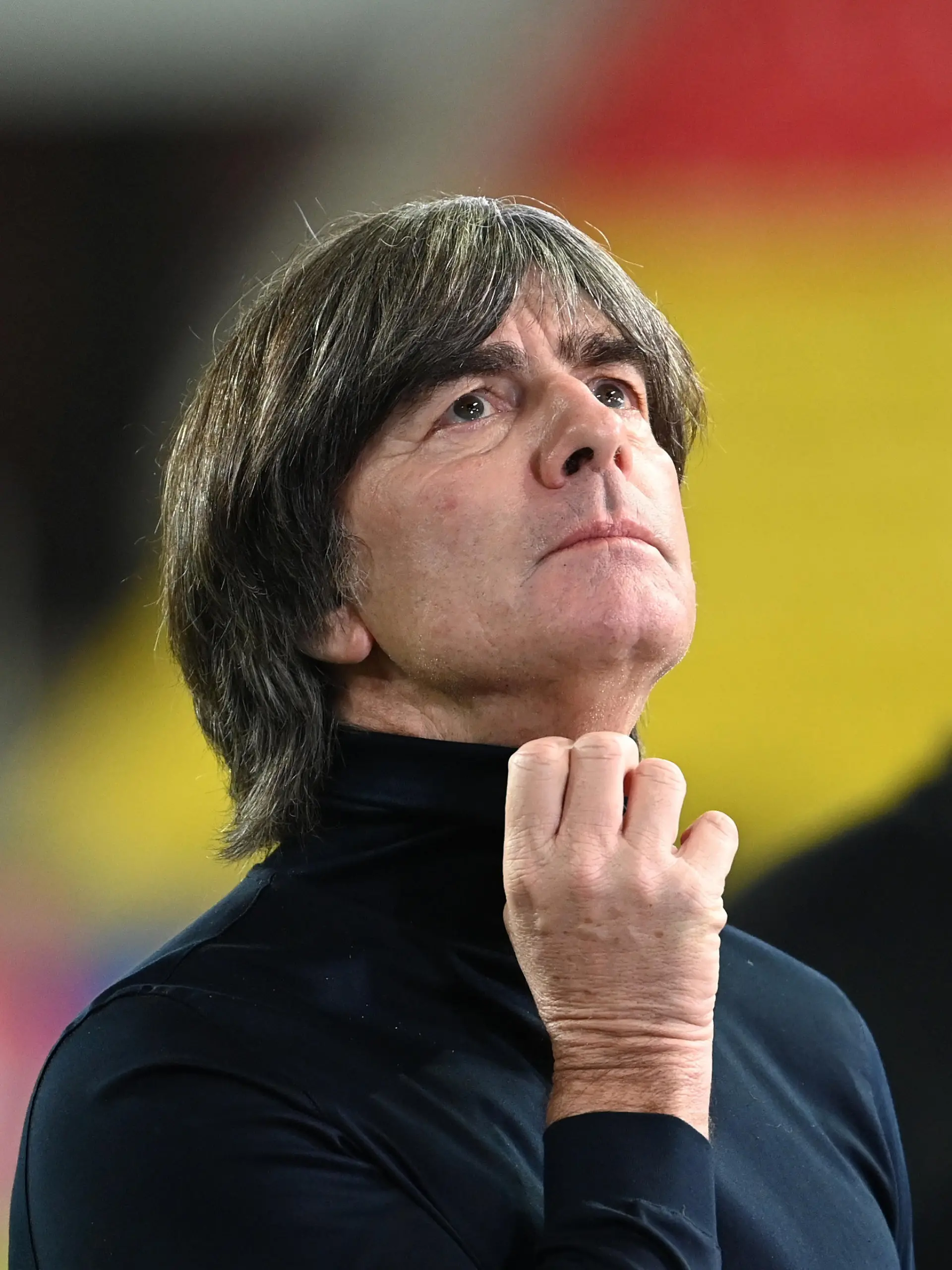 ARCHIV - 13.10.2020, Nordrhein-Westfalen, Köln: Fußball: Nations League A, Deutschland - Schweiz, Gruppenphase, Gruppe 4, 4. Spieltag im RheinEnergieStadion. Bundestrainer Joachim Löw ist vor dem Spiel beim Interview. Joachim Löw wird seine Tätigkeit als Bundestrainer nach der Europameisterschaft in diesem Sommer beenden. Das teilte der Deutsche Fußball-Bund am Dienstag mit. Foto: Federico Gambarini/dpa +++ dpa-Bildfunk +++