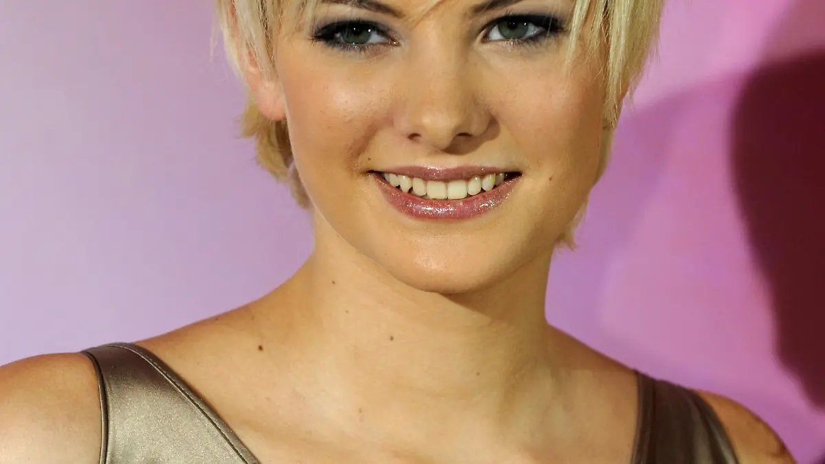 Die Siegerin der Casting-Show "Germany's Next Topmodel", Jennifer Hof, aufgenommen am Montag (15.12.2008) in München (Oberbayern) bei einem Pressetermin. Am 12. Februar 2009 soll die vierte Staffel der Casting-Show beginnen. Foto: Tobias Hase dpa/lby¿ +++(c) dpa - Report+++