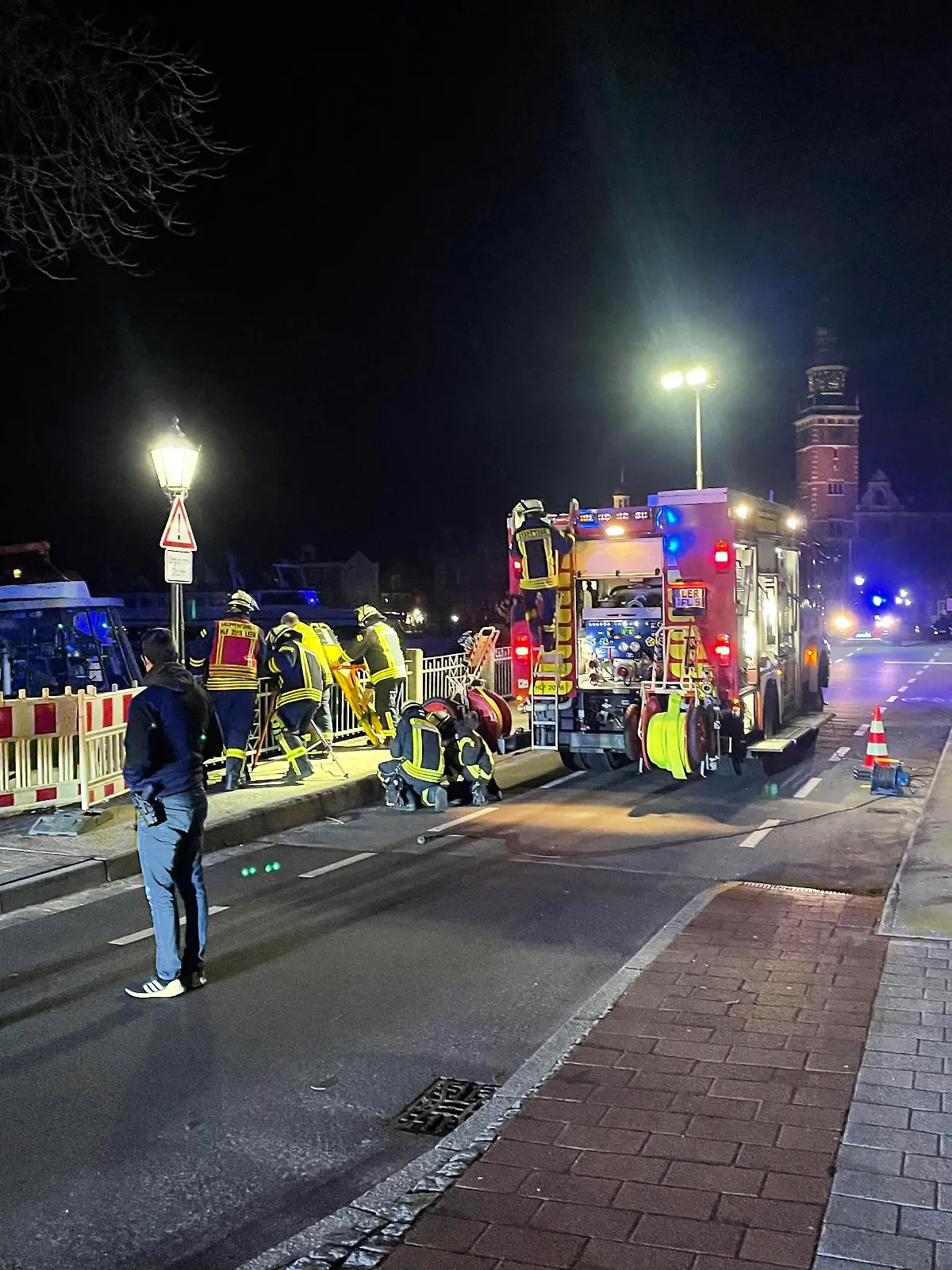 Leer: Frau trieb tot in Hafenbecken