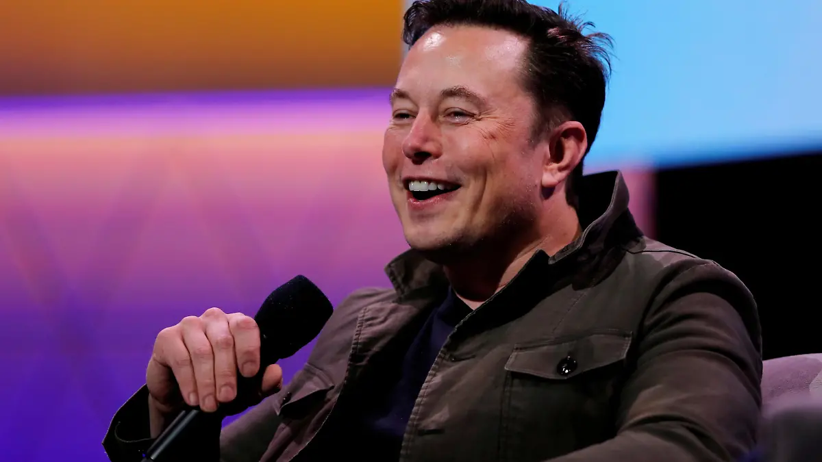 FILE PHOTO: Tesla CEO Elon Musk speaks during a conversation with legendary game designer Todd Howard (not pictured) at the E3 gaming convention in Los Angeles, California, U.S., June 13, 2019. REUTERS/Mike Blake/File Photo
