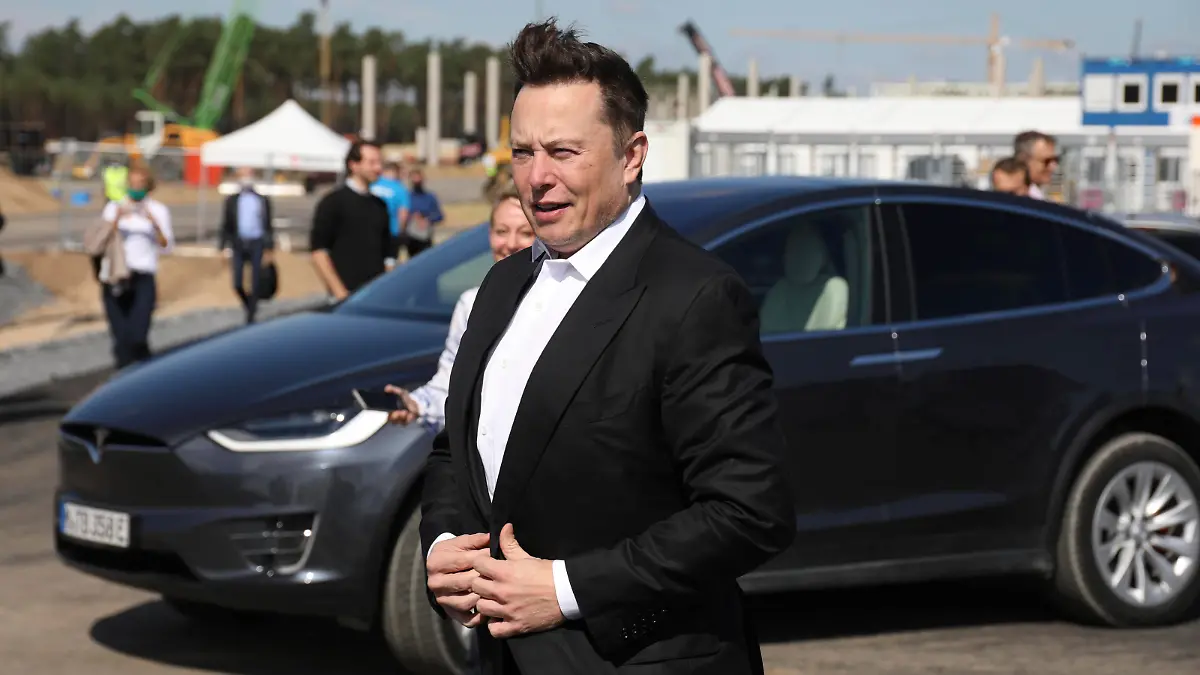 Elon Musk beim ersten Richtfest auf der Baustelle der Tesla Gigafactory Berlin-Brandenburg. Grünheide, 03.09.2020 *** Elon Musk at the first topping-out ceremony on the construction site of the Tesla Gigafactory Berlin Brandenburg Grünheide, 03 09 2020 Foto:xS.xGabschx/xFuturexImage