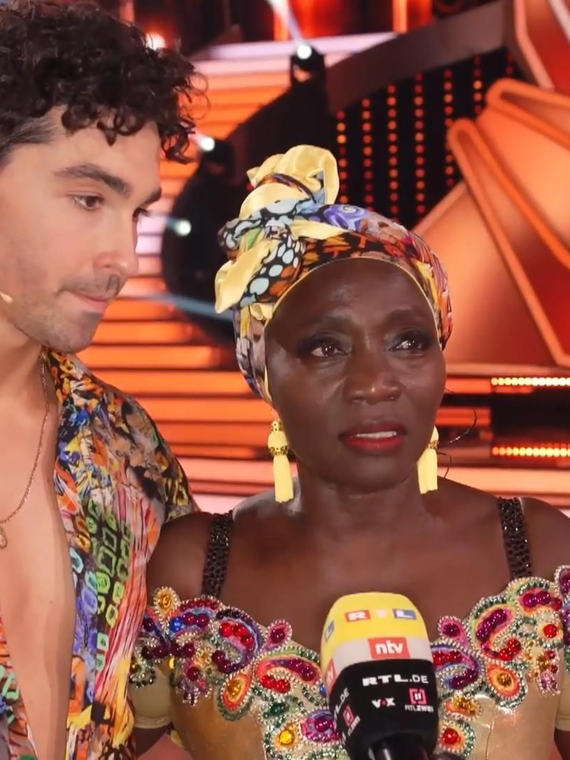 Andrzej Cibis und Auma Obama nach ihrem Auftritt der zweiten "Let's Dance"-Liveshow
