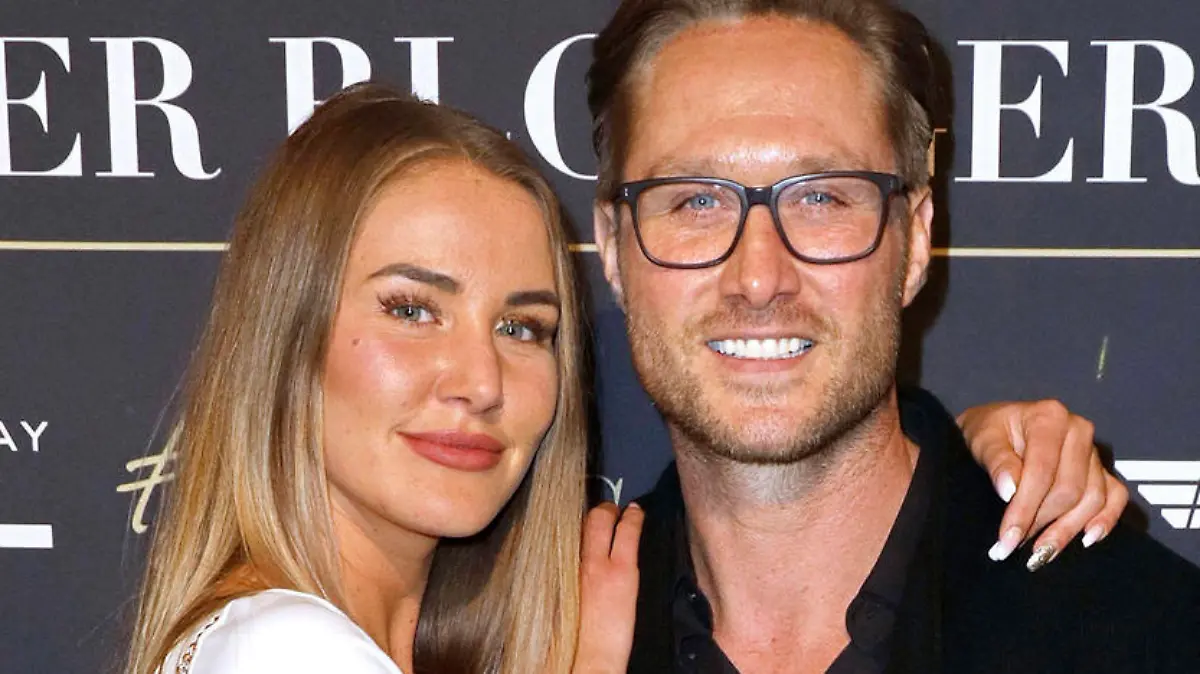  Julia Prokopy und Nico Schwanz bei der Verleihung des 4. Deutschen Bloggerpreises by HashMAG in den Mozartsälen. Hamburg, 14.11.2019 *** Julia Prokopy and Nico Schwanz at the presentation of the 4 German Blogger Prize by HashMAG in the Mozart Halls Hamburg, 14 11 2019 Foto:xgbrcix/xFuturexImage