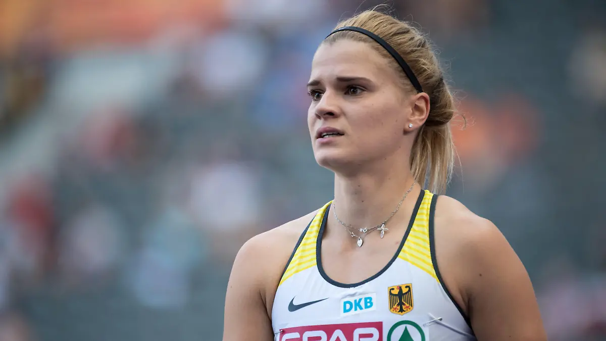 ARCHIV - 09.08.2018, Berlin: 09.08.2018, Berlin: Leichtathletik: Europameisterschaft im Olympiastadion: Siebenkampf 100m Hürden, Frauen: Louisa Grauvogel aus Deutschland im Ziel. Im Herbst 2022 erleidet die Leistungssportlerin einen Hörsturz und eine Burnout. Der Leistungsdruck wurde zu groß und Grauvogel beendete ihre Karriere. (zu dpa: «Psychische Erkrankungen im Leistungssport: Ende eines Stigmas?») Foto: Sven Hoppe/dpa +++ dpa-Bildfunk +++
