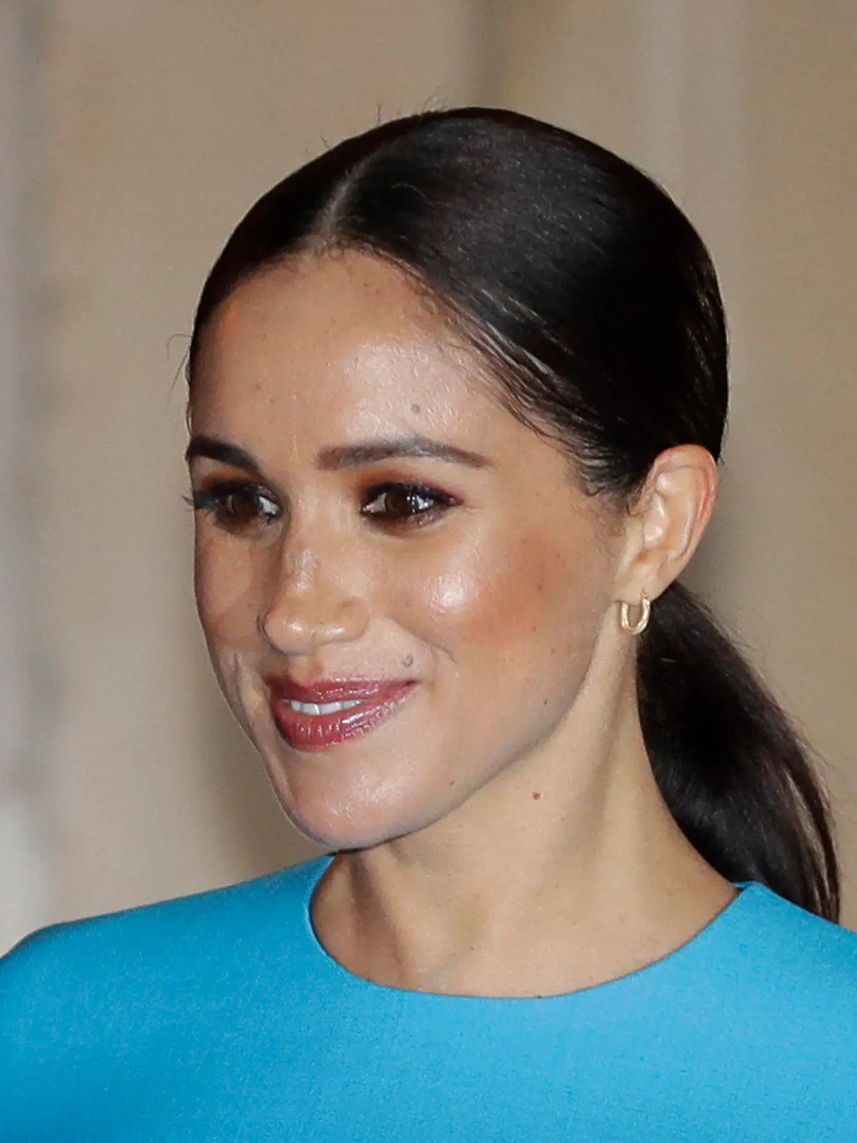 ARCHIV - 05.03.2020, Großbritannien, London: Meghan, Herzogin von Sussex verlässt die Veranstaltung der Endeavour Fund Awards. Im Rechtsstreit gegen die Boulevardzeitung «Mail on Sunday» haben die Anwälte von Herzogin Meghan den Verlag aufgefordert, Kopien ihrer handgeschriebenen Briefe an Meghans Vater zurückzugeben. (zu dpa: Meghan: Zeitung soll handgeschriebene Briefe ihrem Vater geben) Foto: Kirsty Wigglesworth/AP/dpa +++ dpa-Bildfunk +++