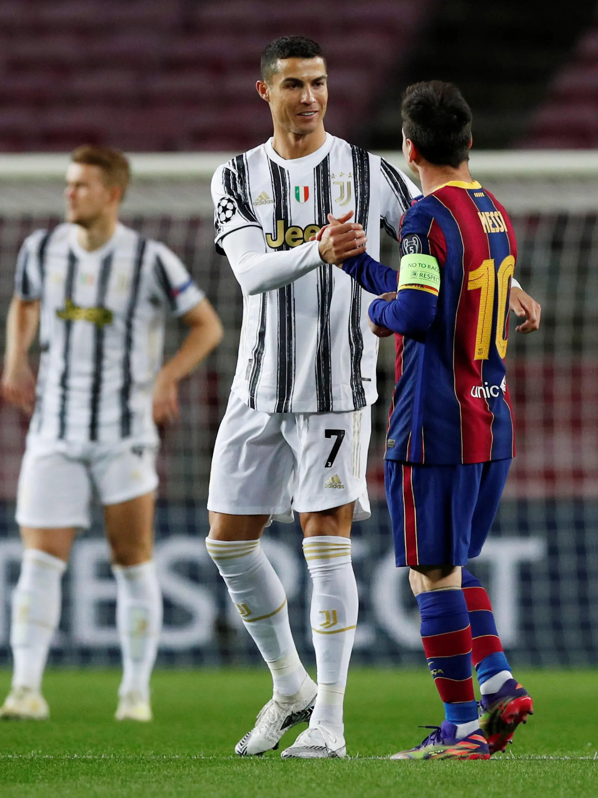 Soccer Football - Champions League - Group G - FC Barcelona v Juventus - Camp Nou, Barcelona, Spain - December 8, 2020 Juventus' Cristiano Ronaldo with FC Barcelona's Lionel Messi before the match REUTERS/Albert Gea     TPX IMAGES OF THE DAY