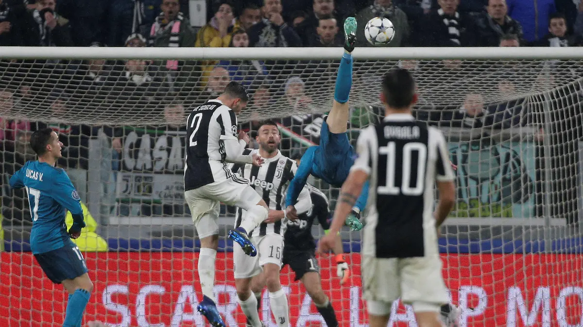 Soccer Football - Champions League Quarter Final First Leg - Juventus vs Real Madrid - Allianz Stadium, Turin, Italy - April 3, 2018   Real Madrid's Cristiano Ronaldo scores their second goal    REUTERS/Max Rossi