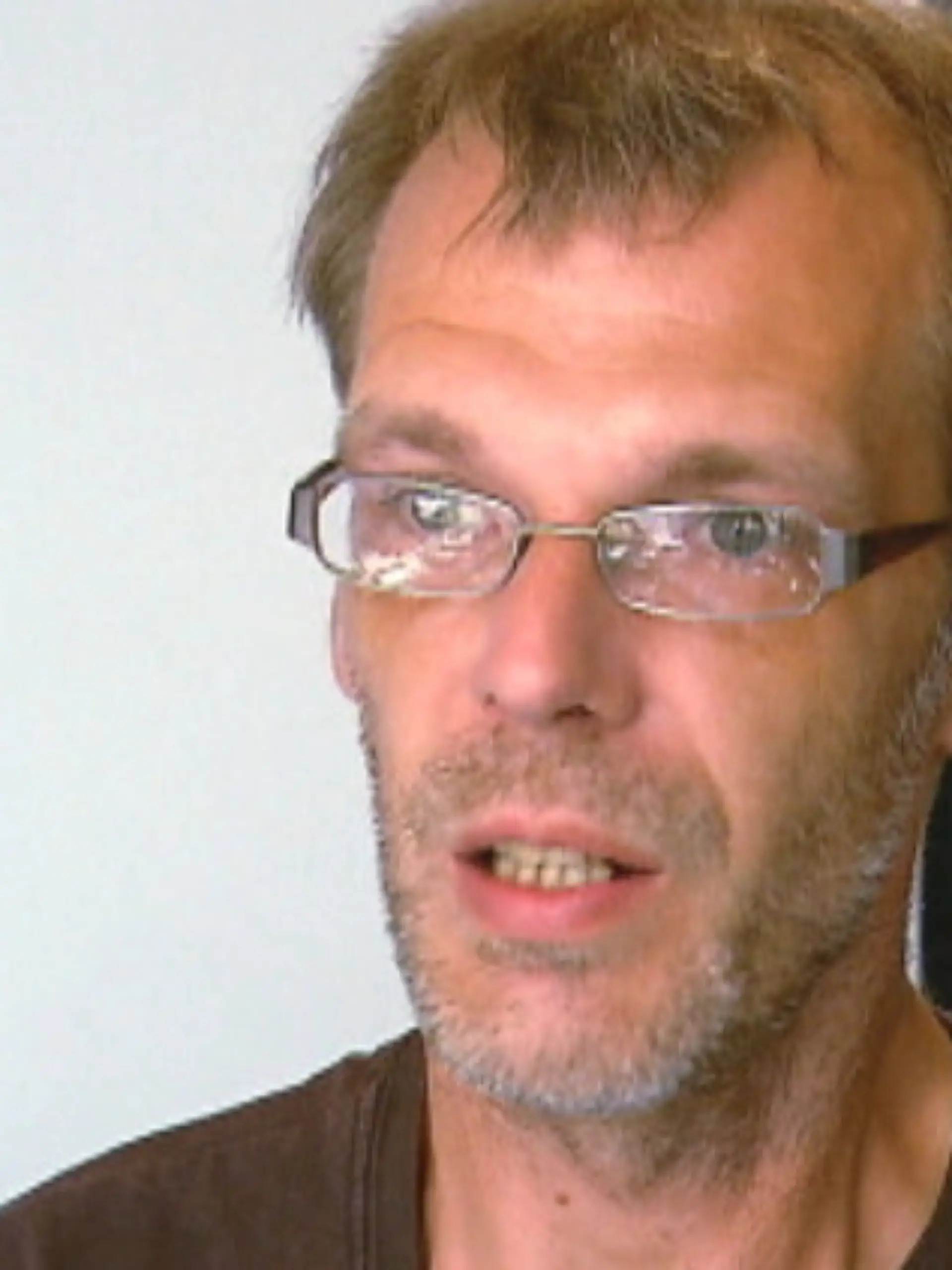 Bild zu: "Nageldesigner Jörg muss Klinken putzen"