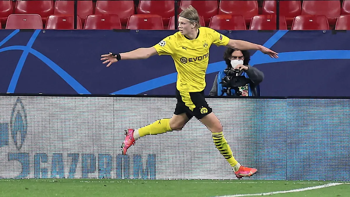  February 17, 2021, Sevilla, Spain: Erling Haaland of Borussia Dortmund celebrate a goal during the UEFA Champions League match between Sevilla FC and Borussia Dortmund at Estadio Sanchez Pizjuan in Sevilla, Spain. Sevilla Spain - ZUMAd159 20210217_zia_d159_043 Copyright: xJosexLuisxContrerasx